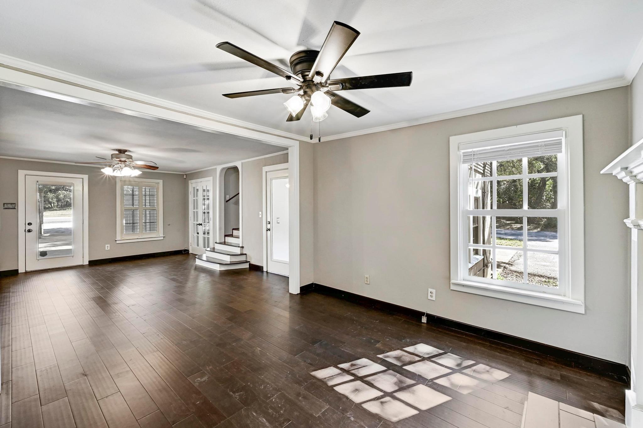 1005 4th St, Blanco, TX 78606