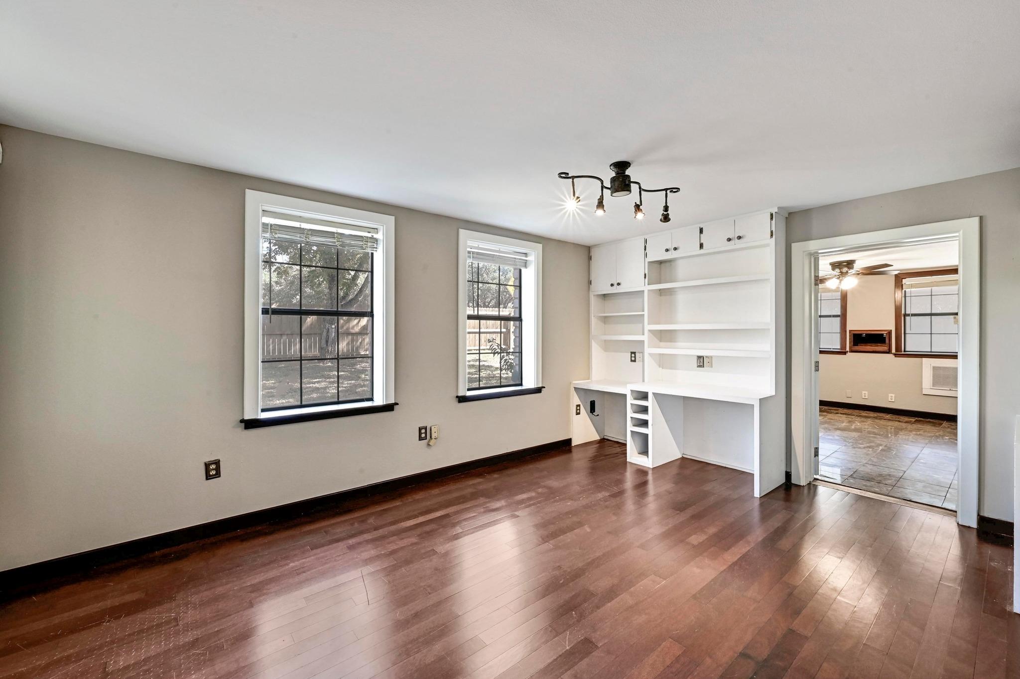 1005 4th St, Blanco, TX 78606