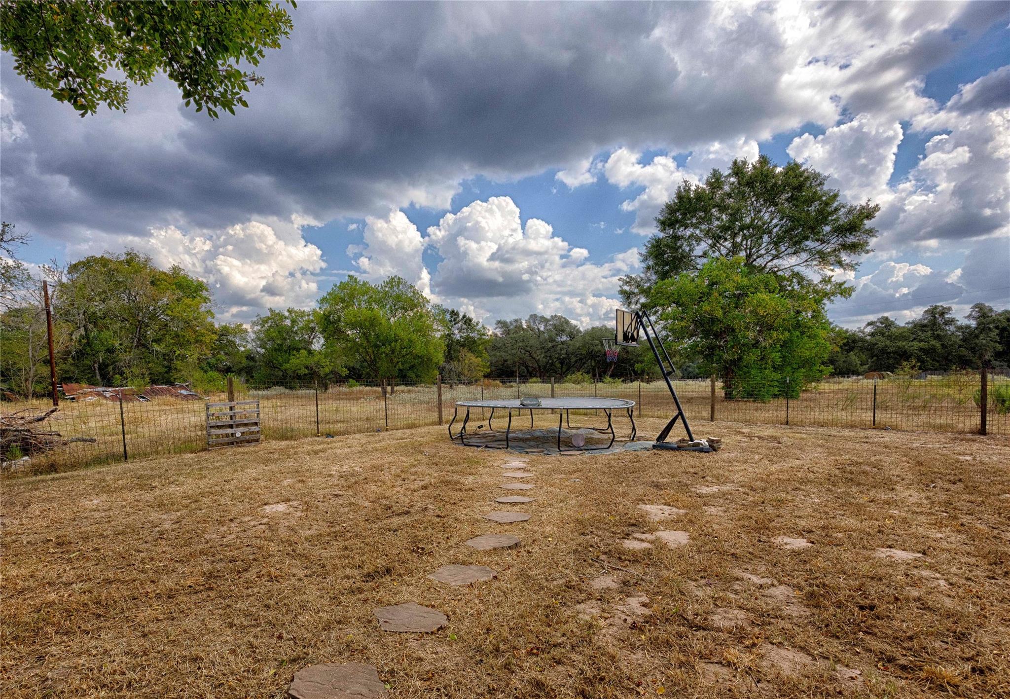 371 County Road 146, Hallettsville, TX 77964