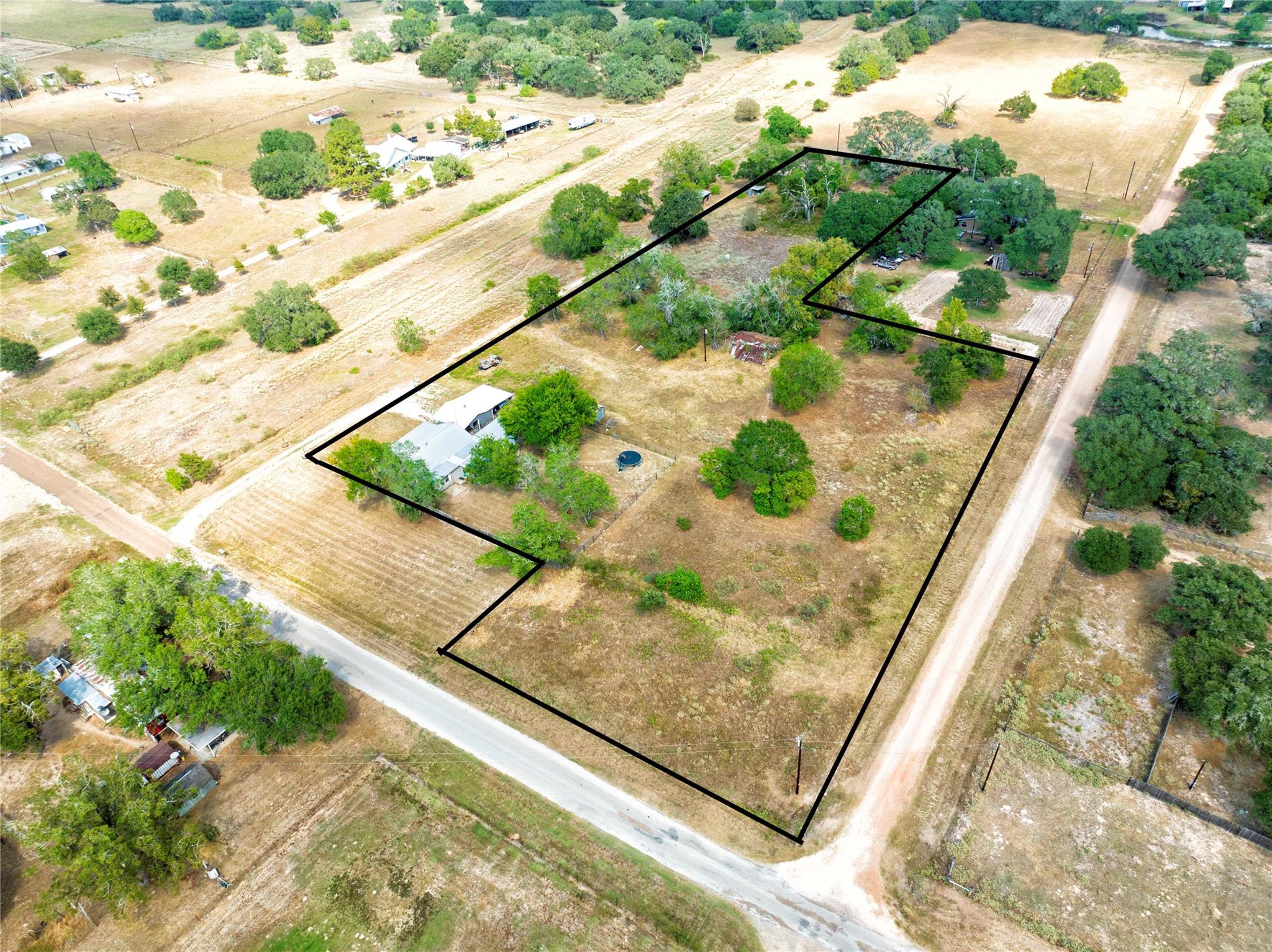 371 County Road 146, Hallettsville, TX 77964