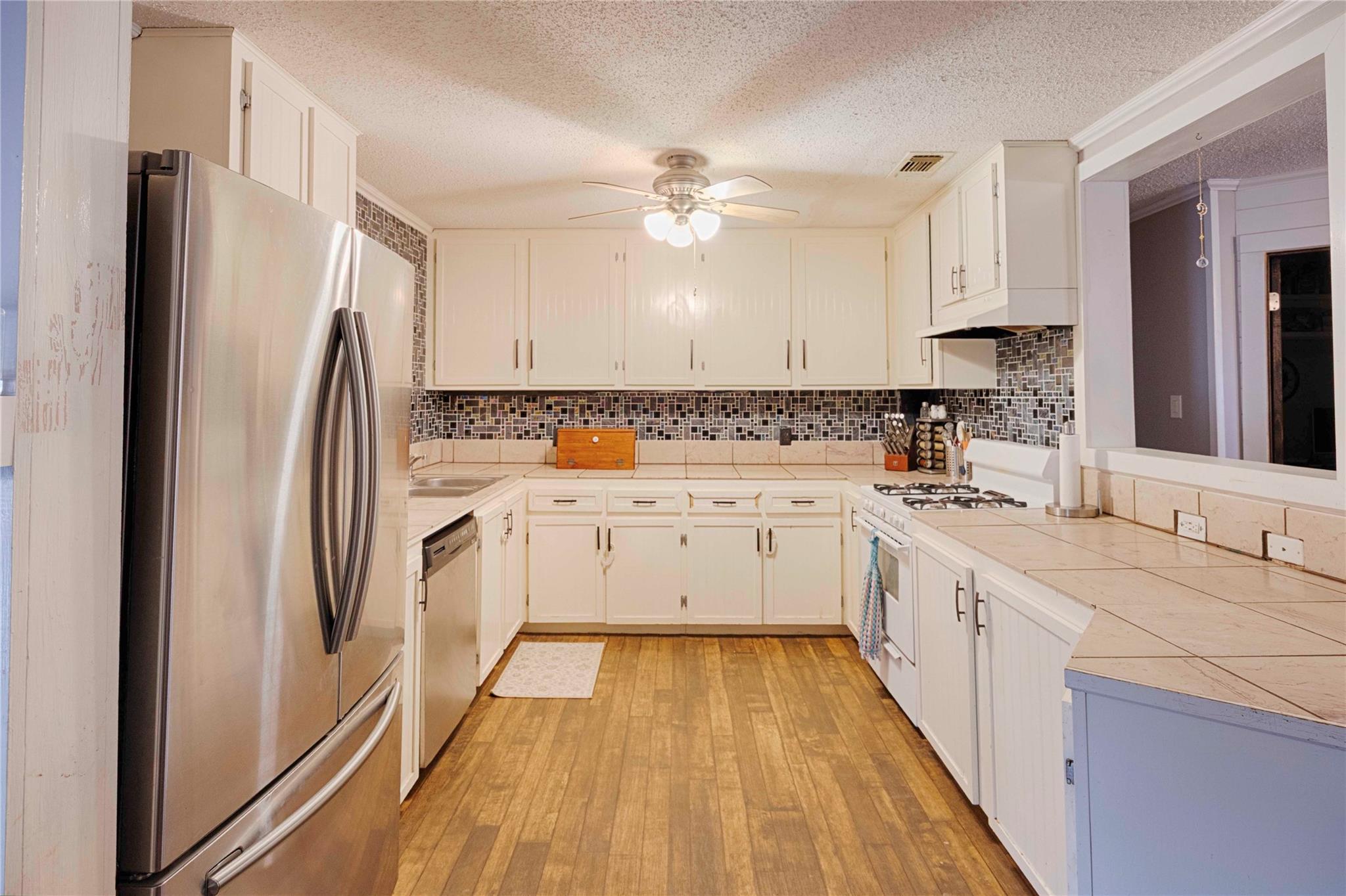 371 County Road 146, Hallettsville, TX 77964