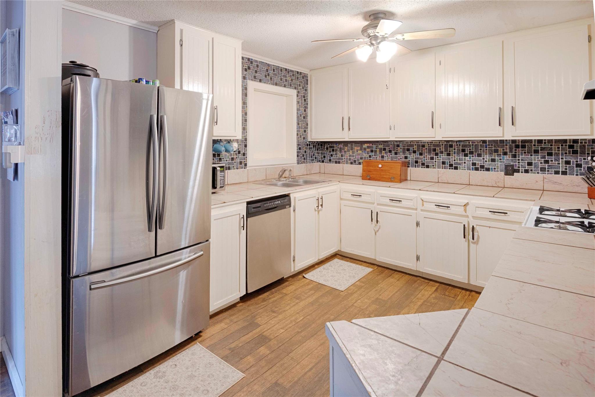 371 County Road 146, Hallettsville, TX 77964