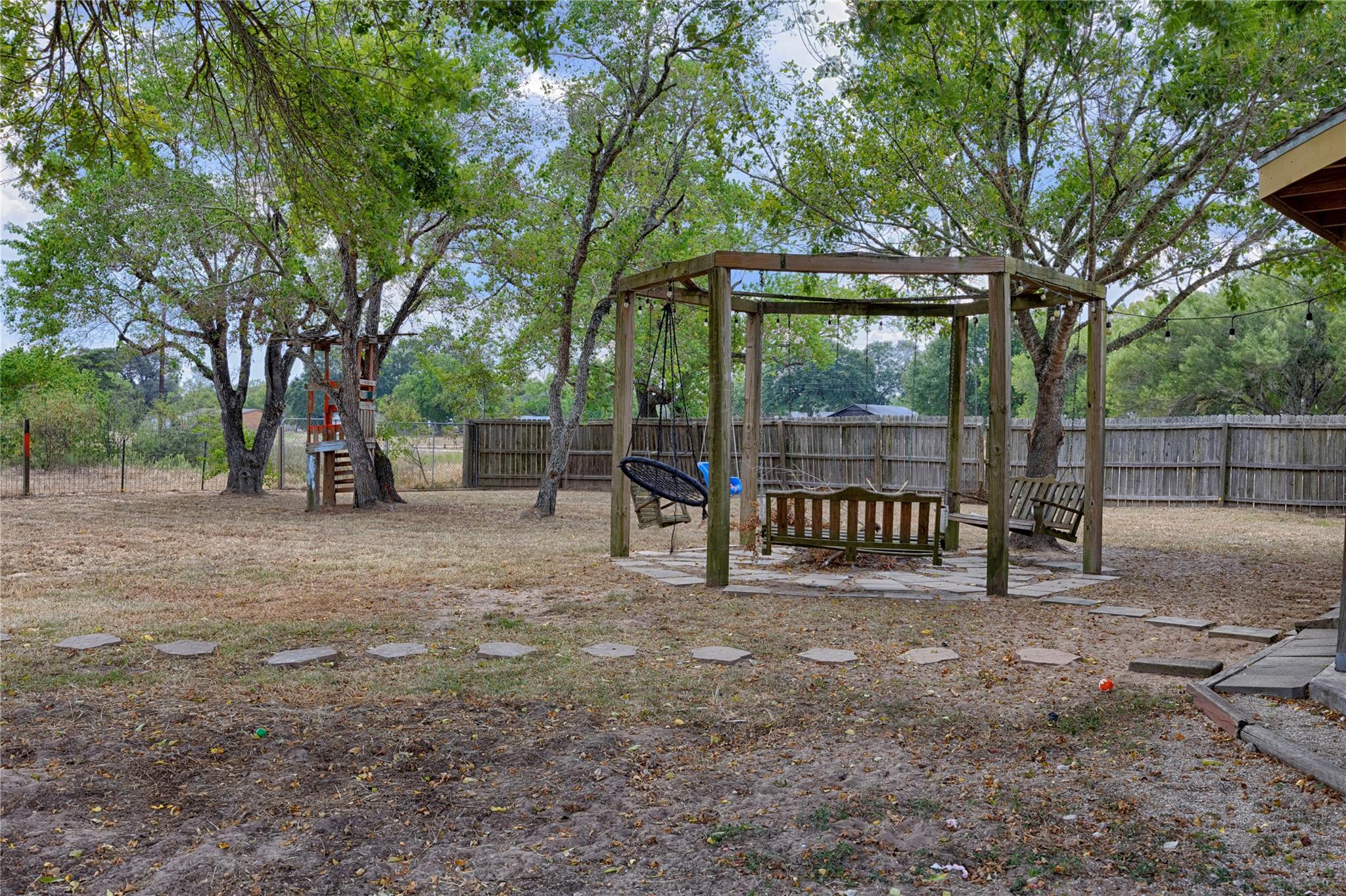 371 County Road 146, Hallettsville, TX 77964