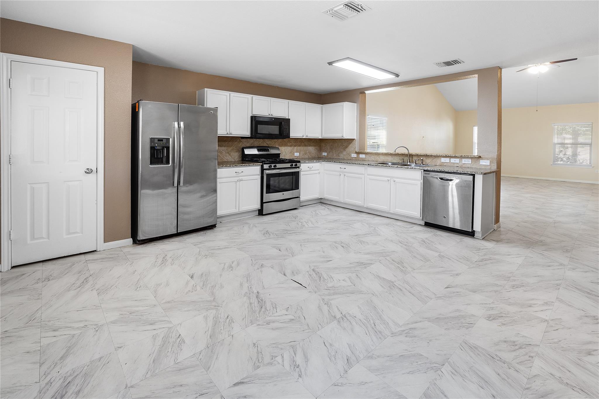 18436 Weatherby Ln, Elgin, TX 78621