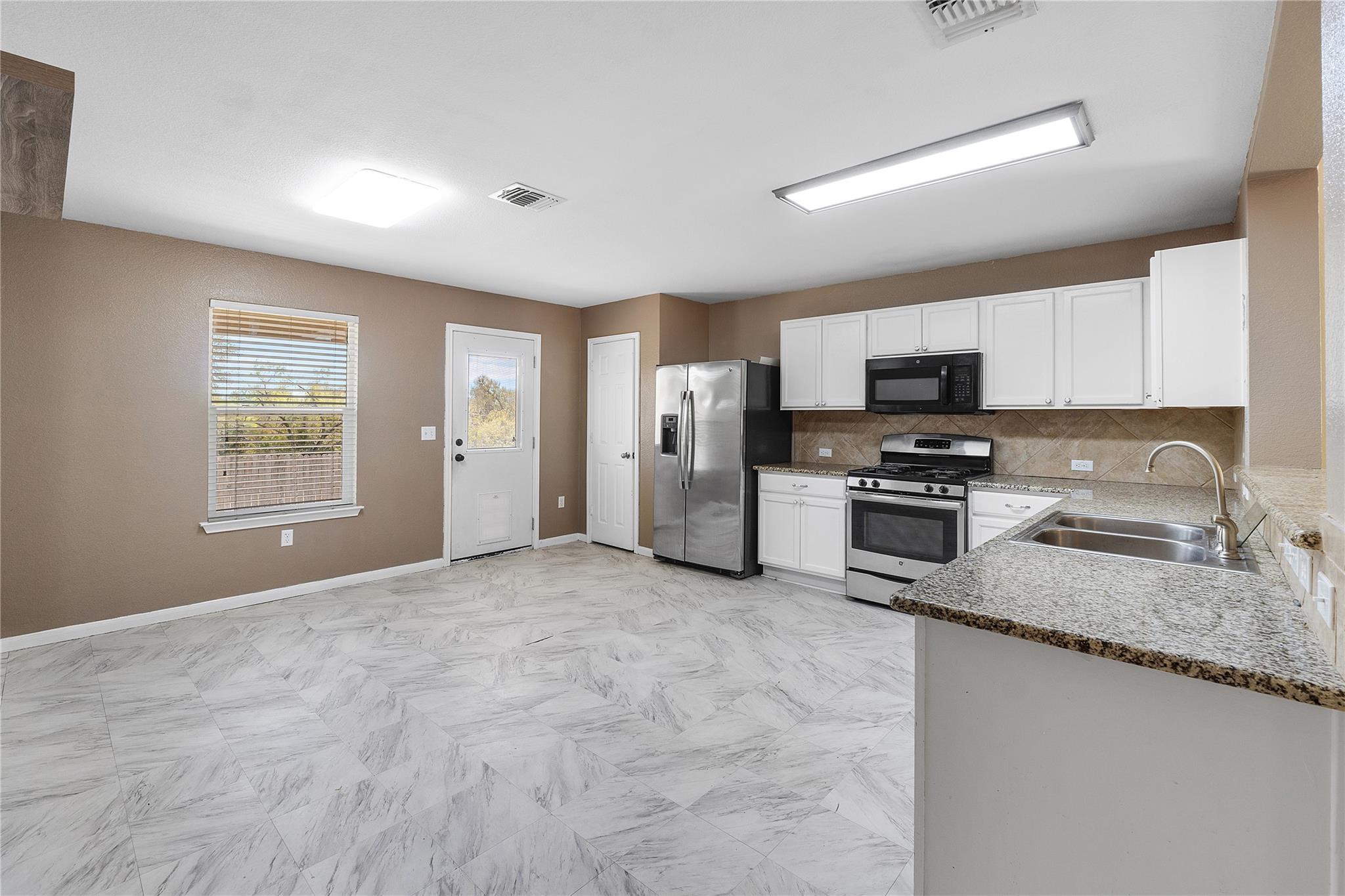 18436 Weatherby Ln, Elgin, TX 78621