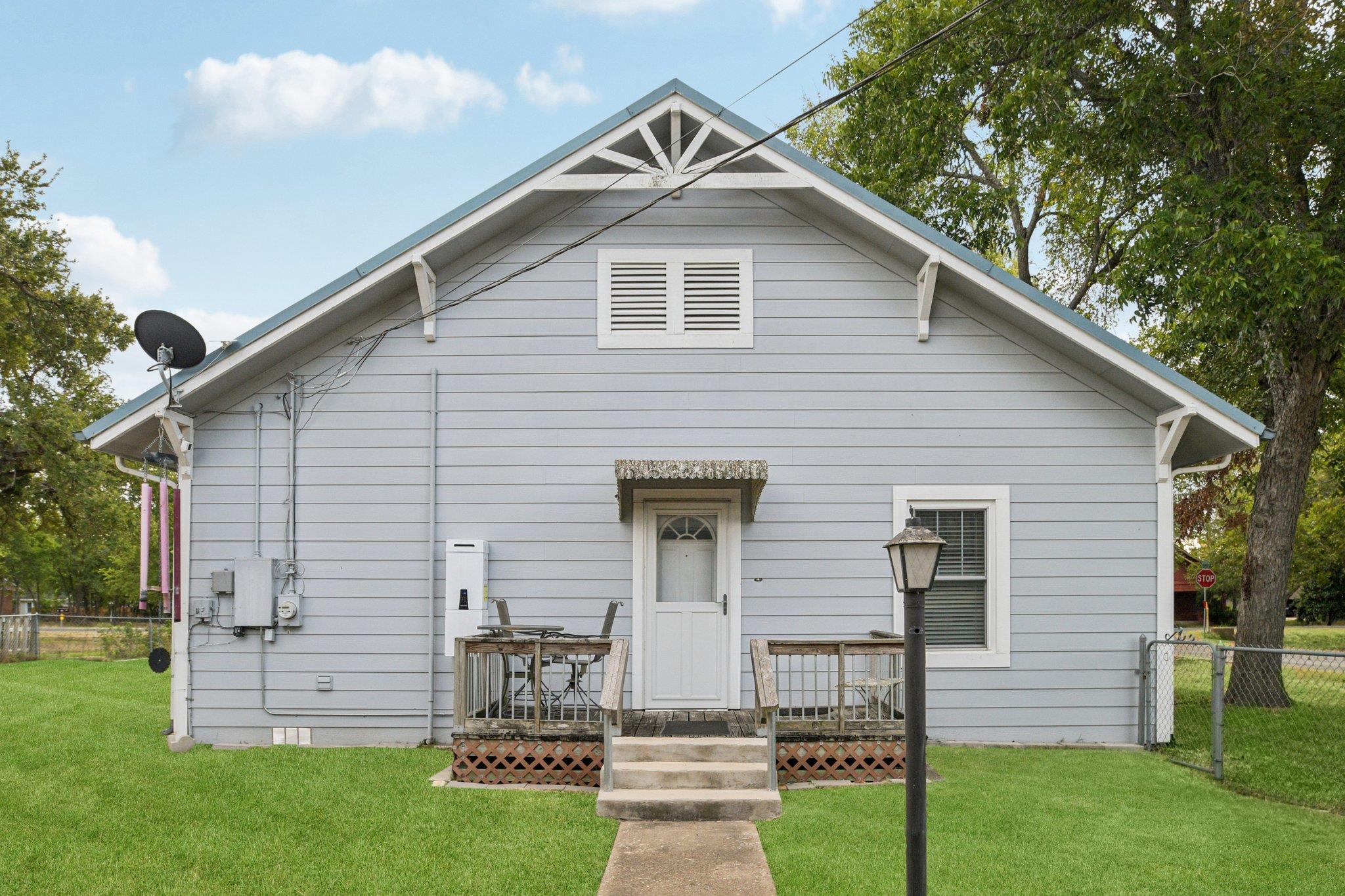 611 N Main St, Elgin, TX 78621