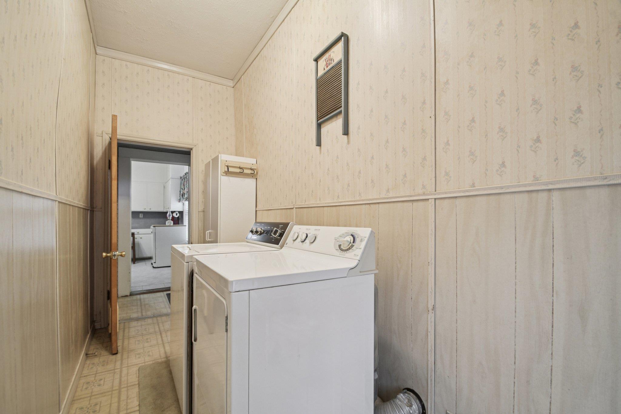 611 N Main St, Elgin, TX 78621