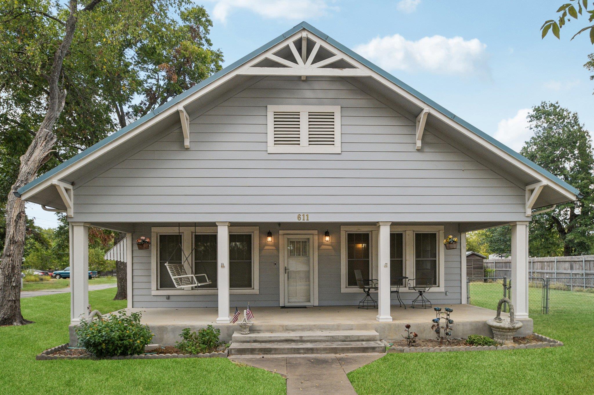 611 N Main St, Elgin, TX 78621