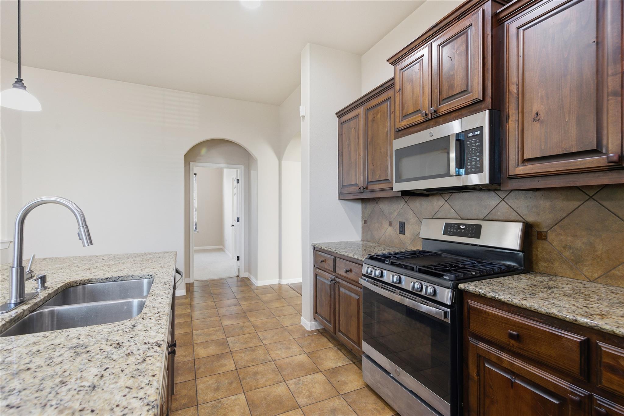 216 Great Circle Cv, Austin, TX 78717