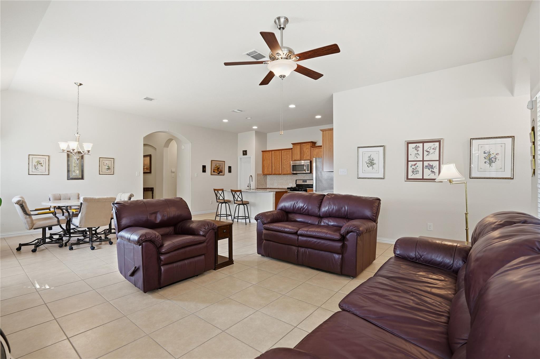 757 Oyster Crk, Buda, TX 78610