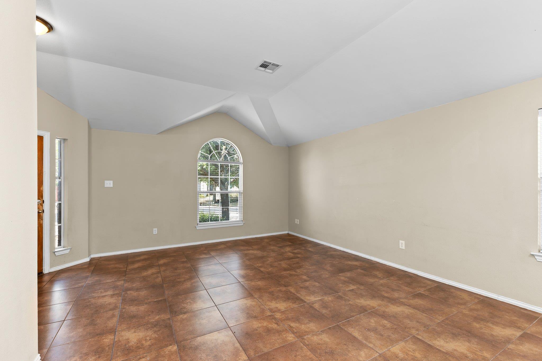 208 Pecanwood S, Kyle, TX 78640