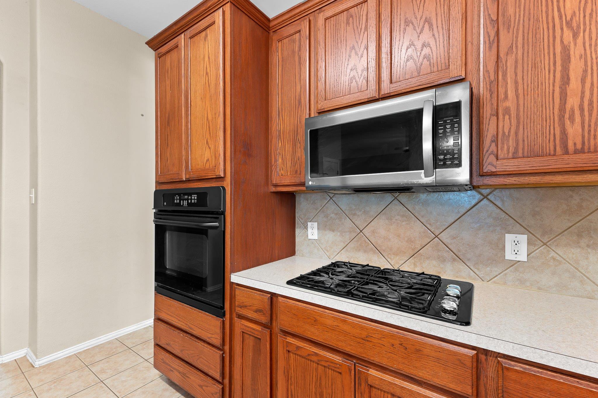 208 Pecanwood S, Kyle, TX 78640