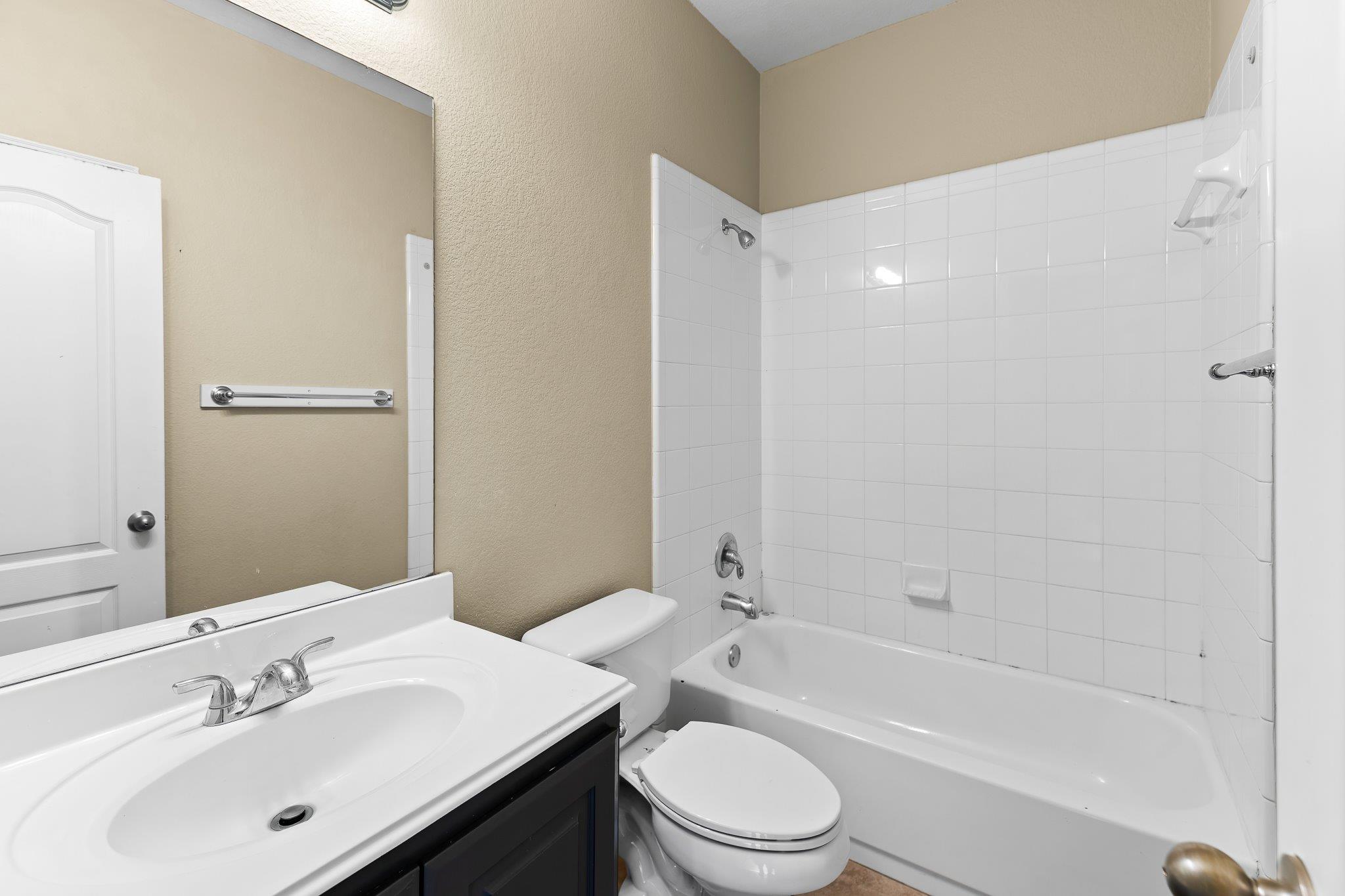 208 Pecanwood S, Kyle, TX 78640