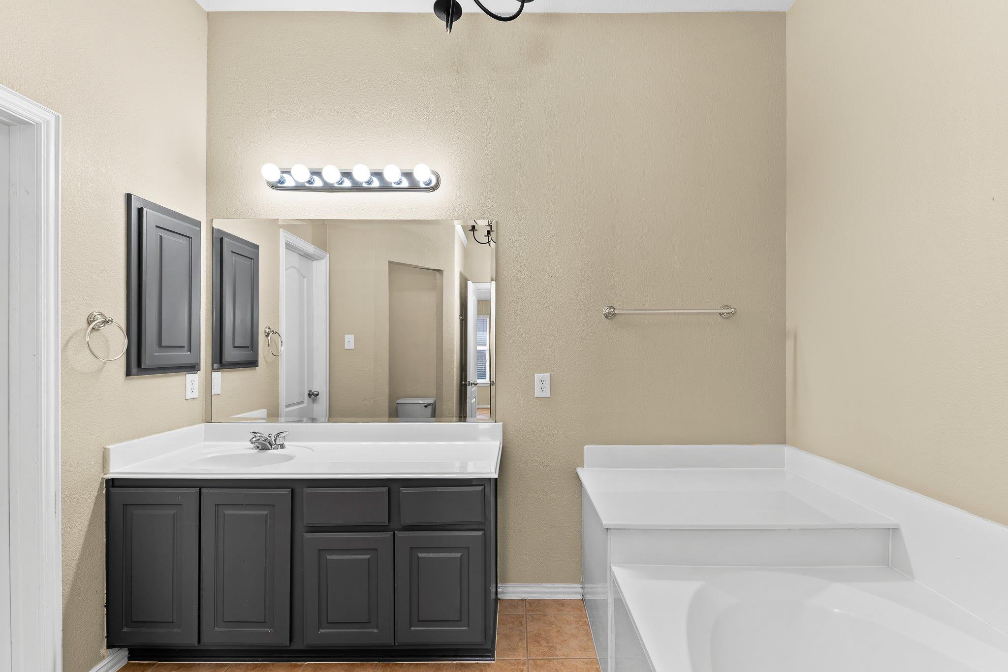 208 Pecanwood S, Kyle, TX 78640