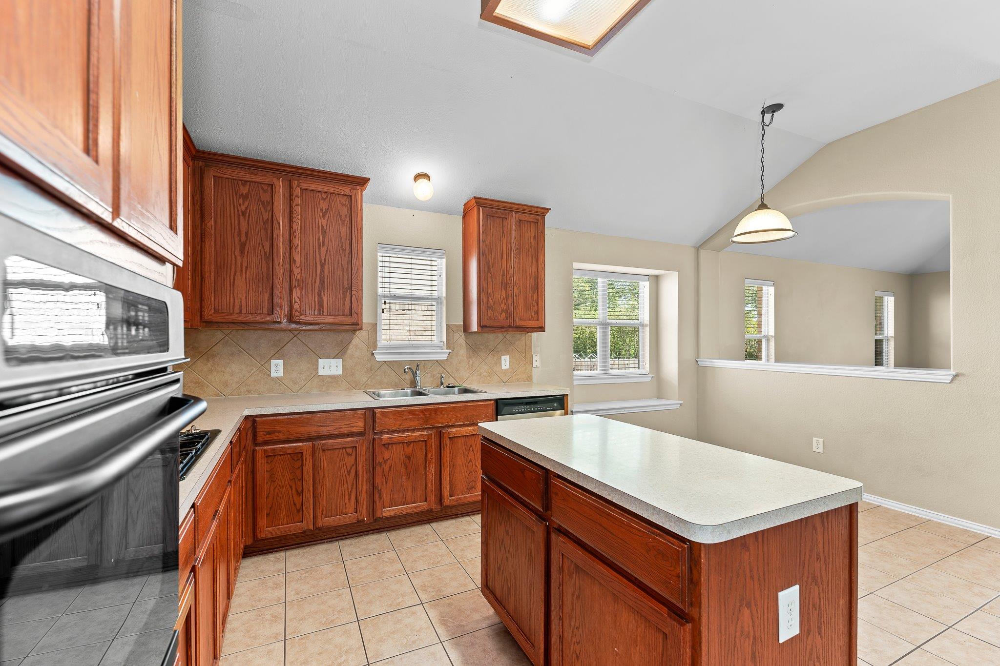 208 Pecanwood S, Kyle, TX 78640