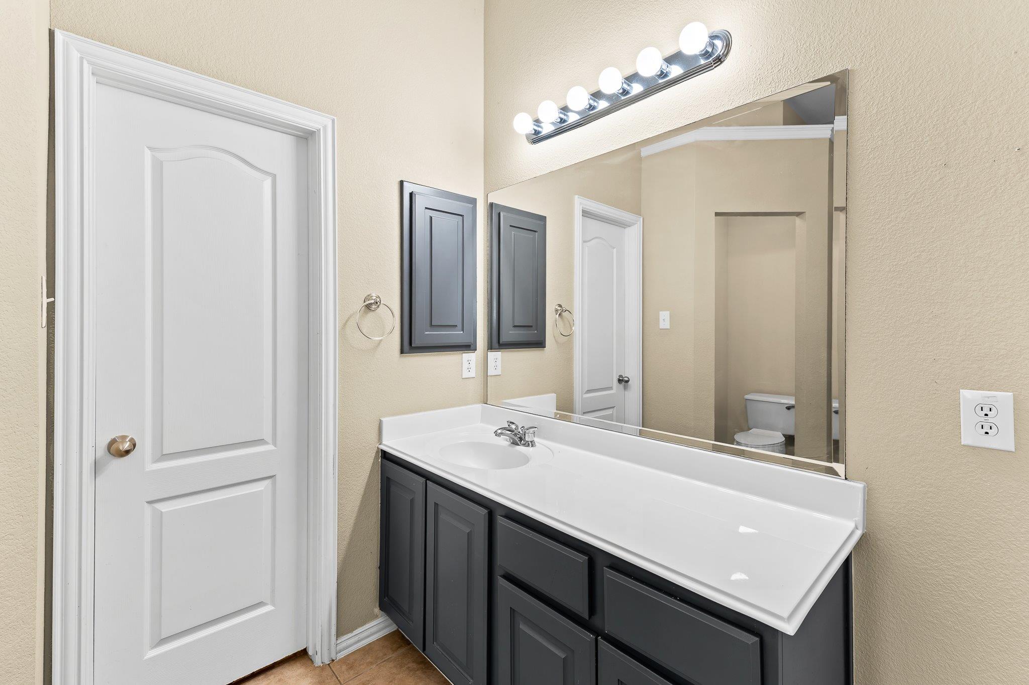 208 Pecanwood S, Kyle, TX 78640