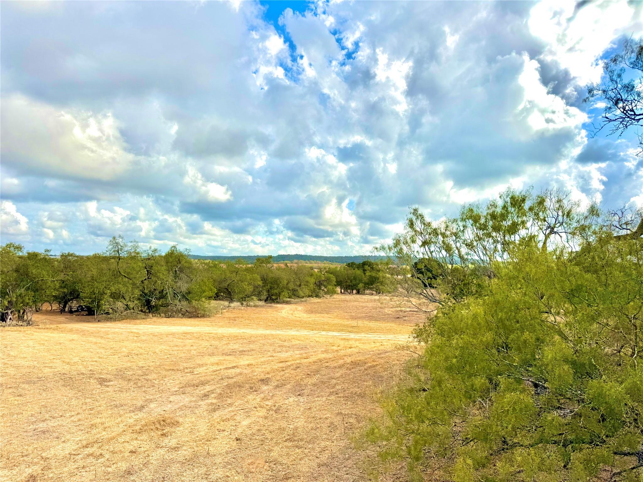 6052 Tenney Creek Rd, Luling, TX 78648