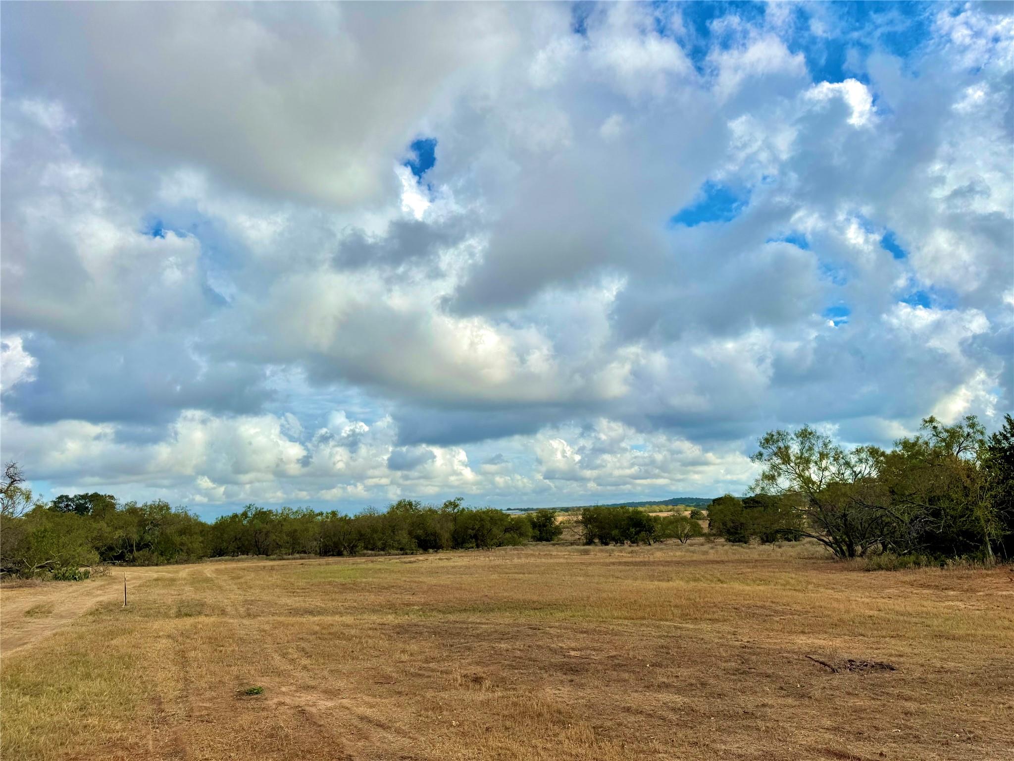 6052 Tenney Creek Rd, Luling, TX 78648