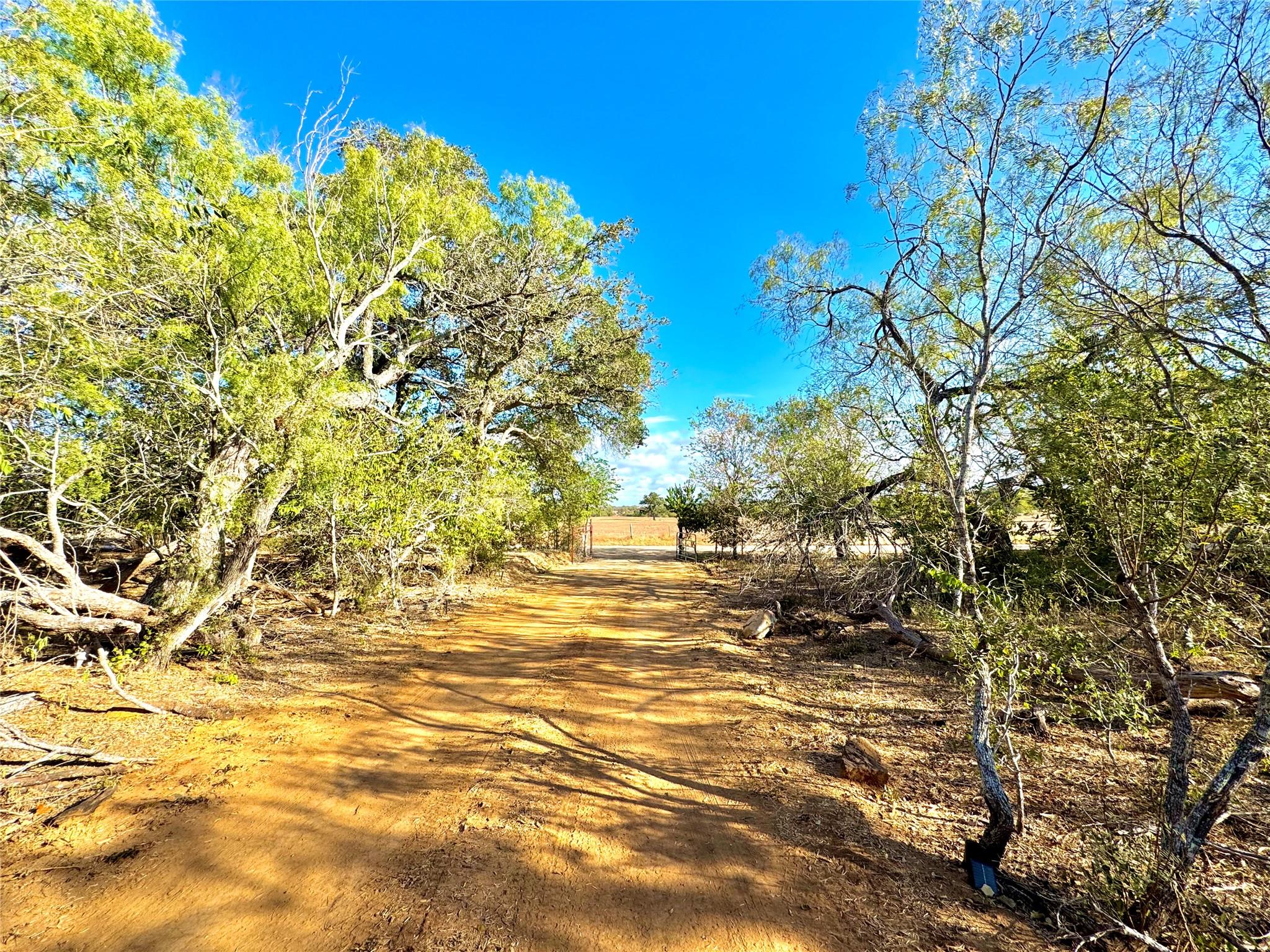 6052 Tenney Creek Rd, Luling, TX 78648