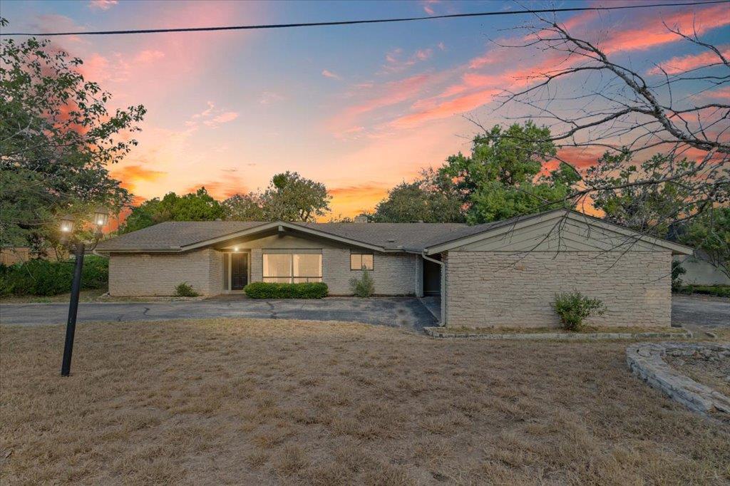 313 Comet, Lakeway, TX 78734