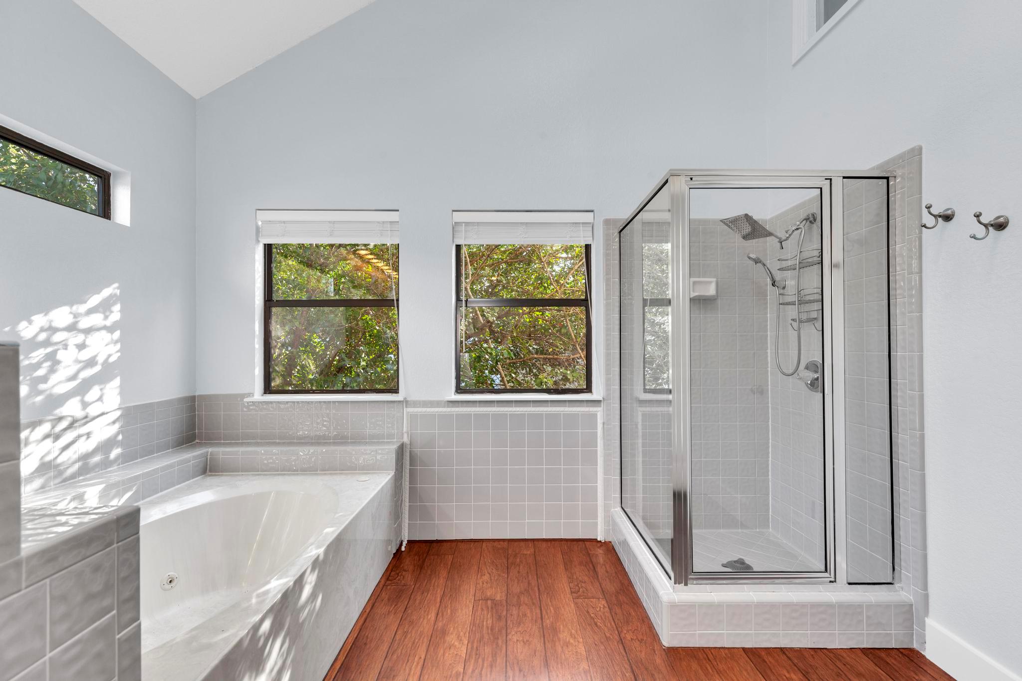 22012 Briarcliff Dr, Spicewood, TX 78669