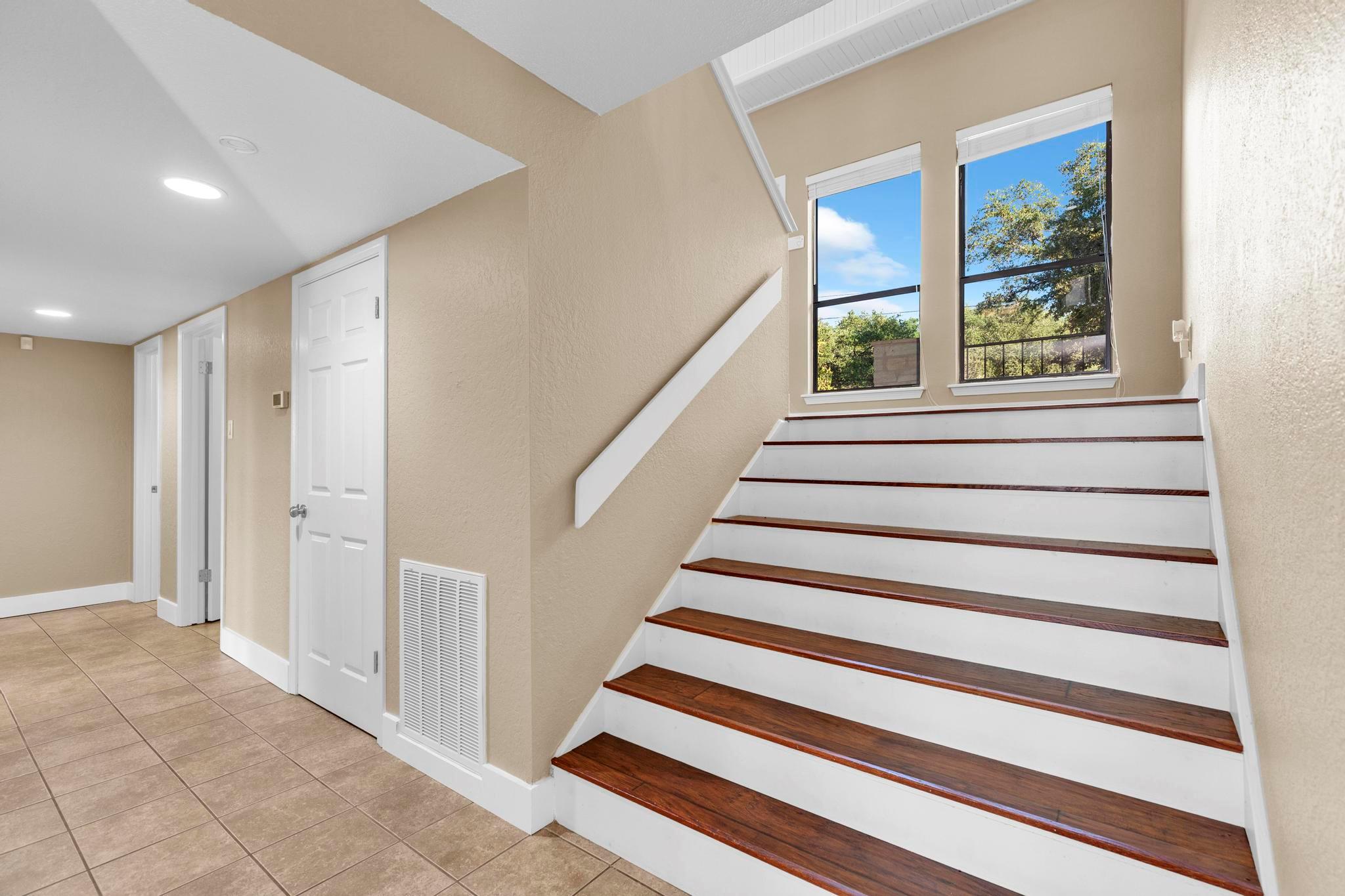 22012 Briarcliff Dr, Spicewood, TX 78669