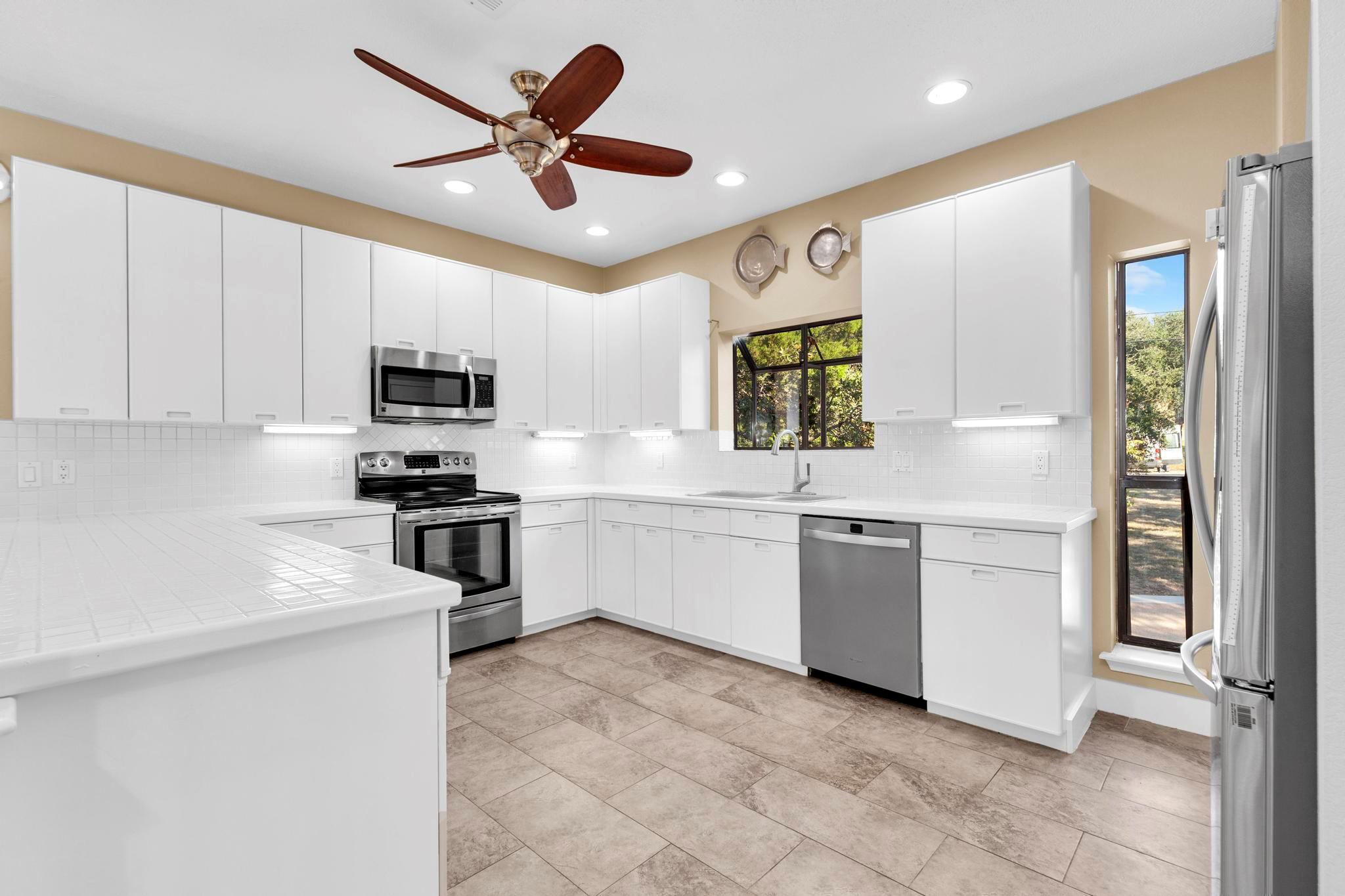 22012 Briarcliff Dr, Spicewood, TX 78669