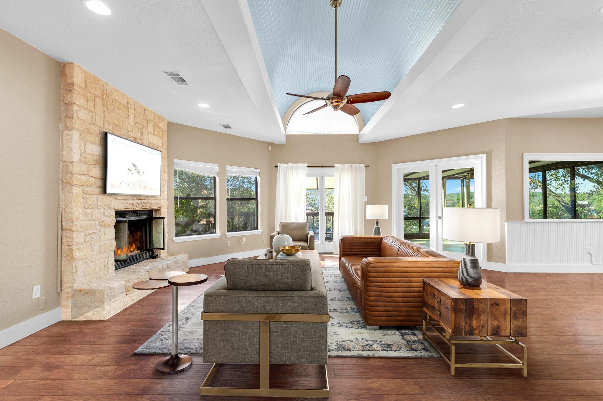 22012 Briarcliff Dr, Spicewood, TX 78669