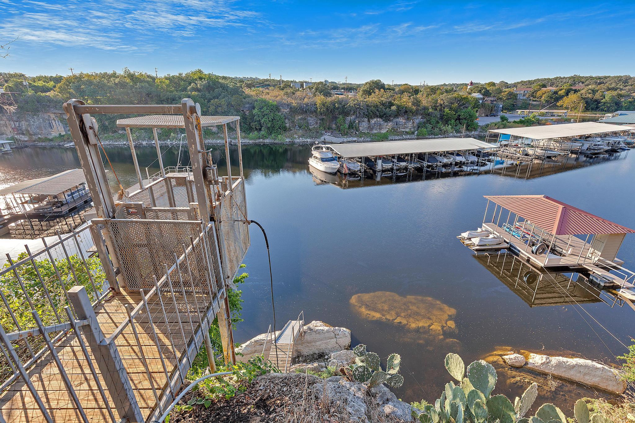 22012 Briarcliff Dr, Spicewood, TX 78669