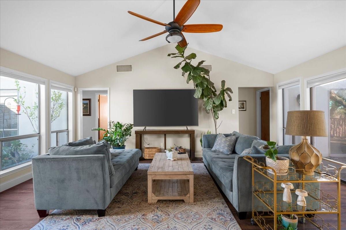 737 Summerwood Dr, New Braunfels, TX 78130