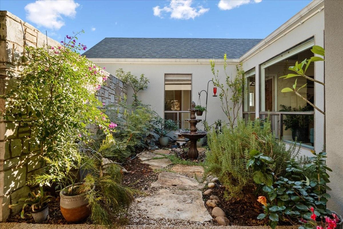 737 Summerwood Dr, New Braunfels, TX 78130