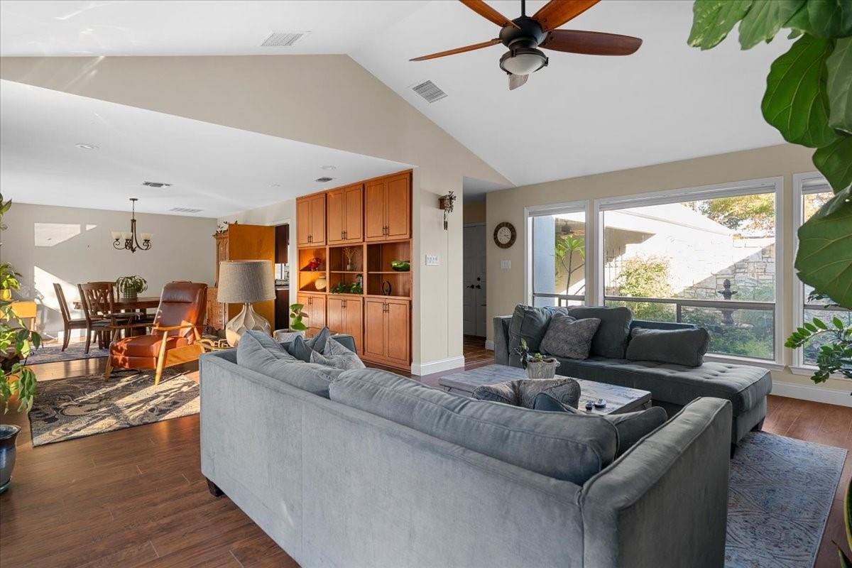 737 Summerwood Dr, New Braunfels, TX 78130