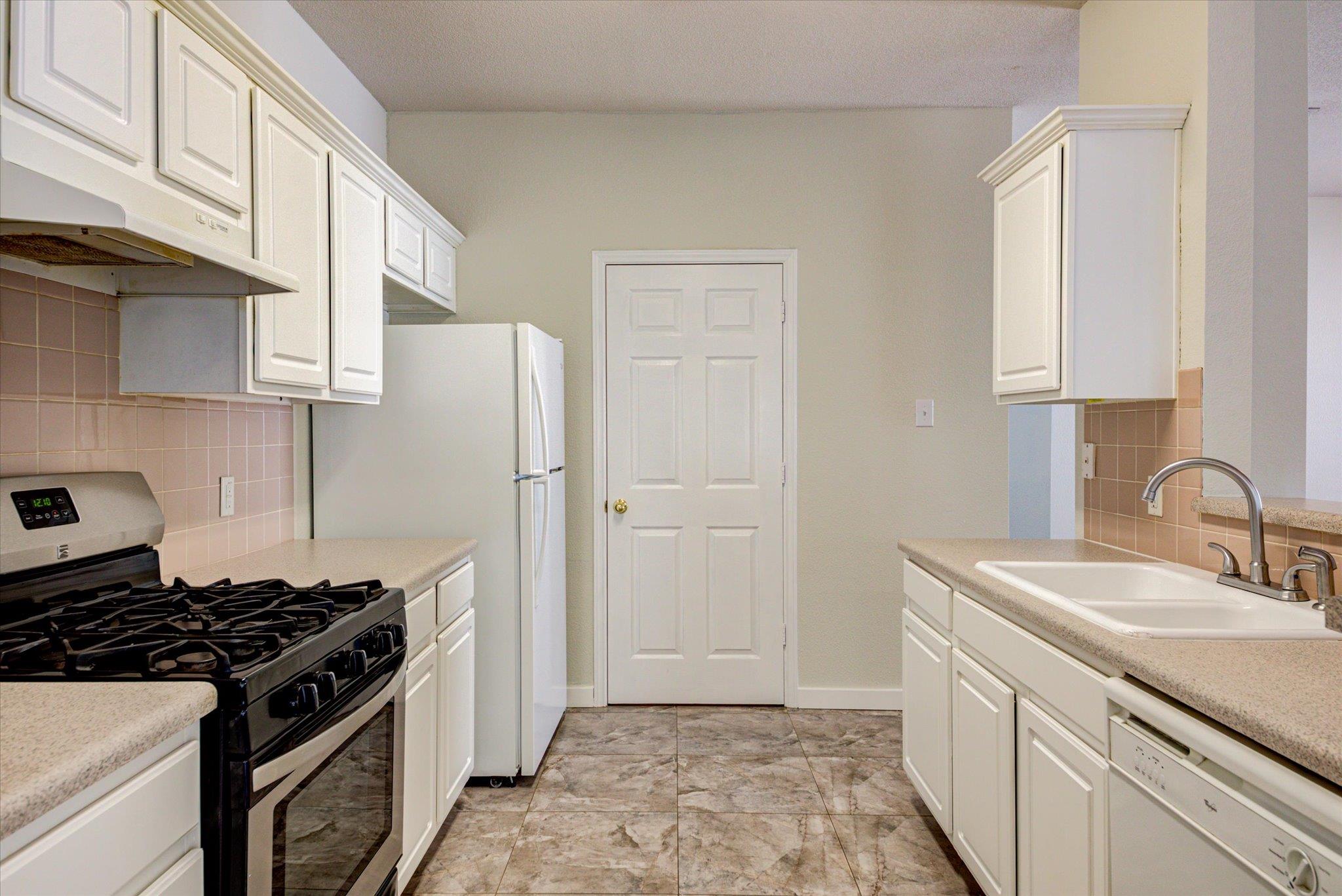 2702 Greenlee Dr, Leander, TX 78641