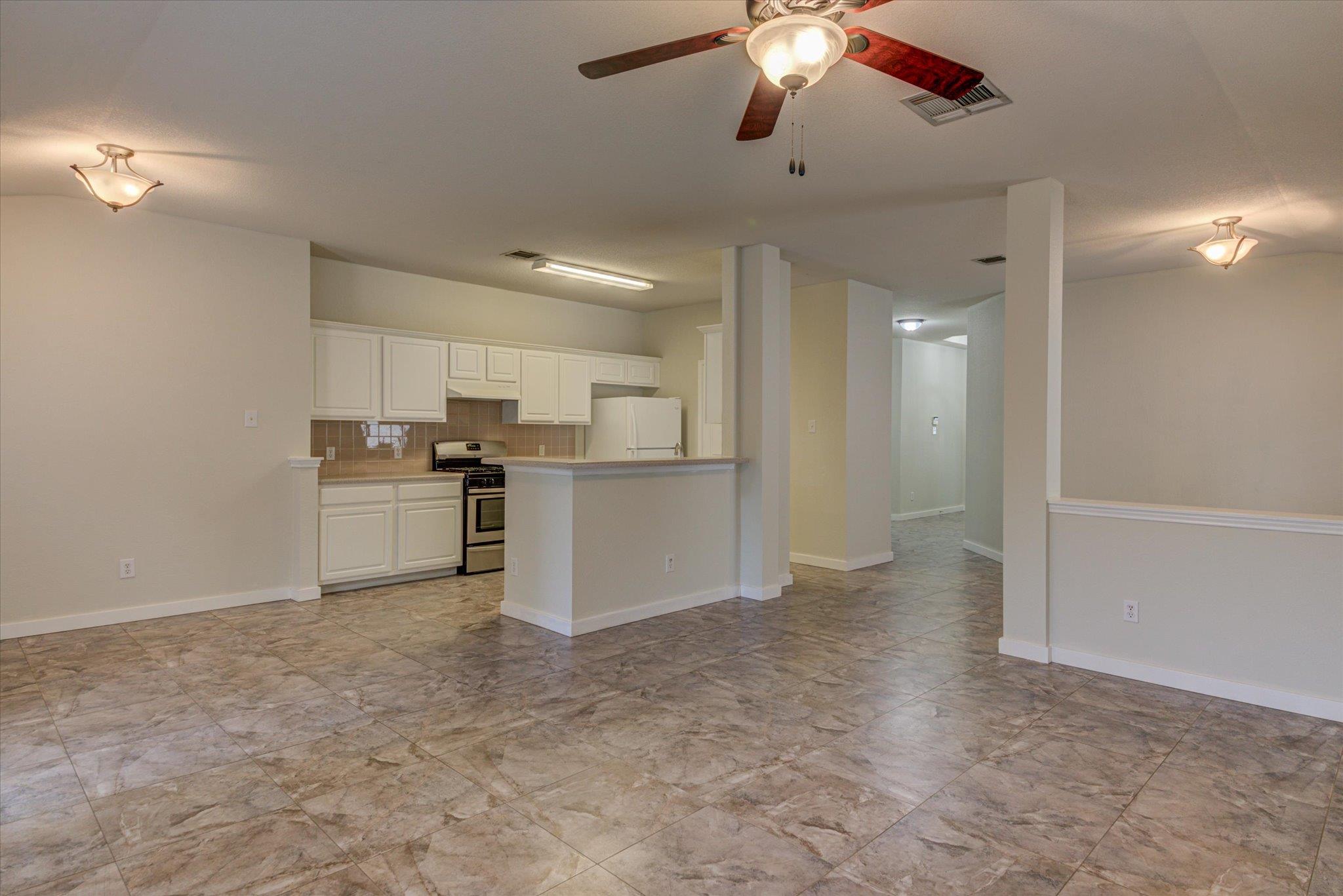 2702 Greenlee Dr, Leander, TX 78641