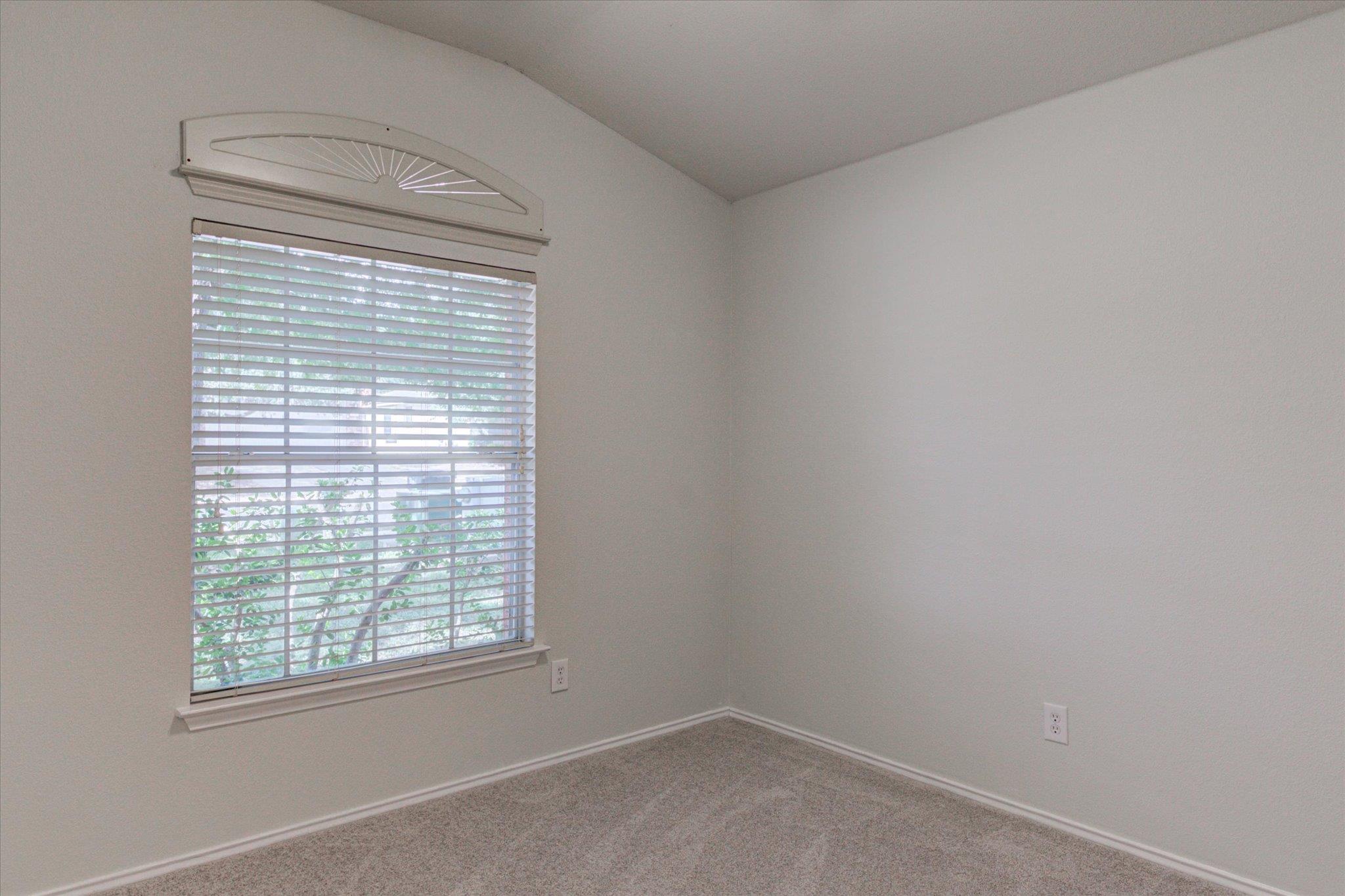 2702 Greenlee Dr, Leander, TX 78641