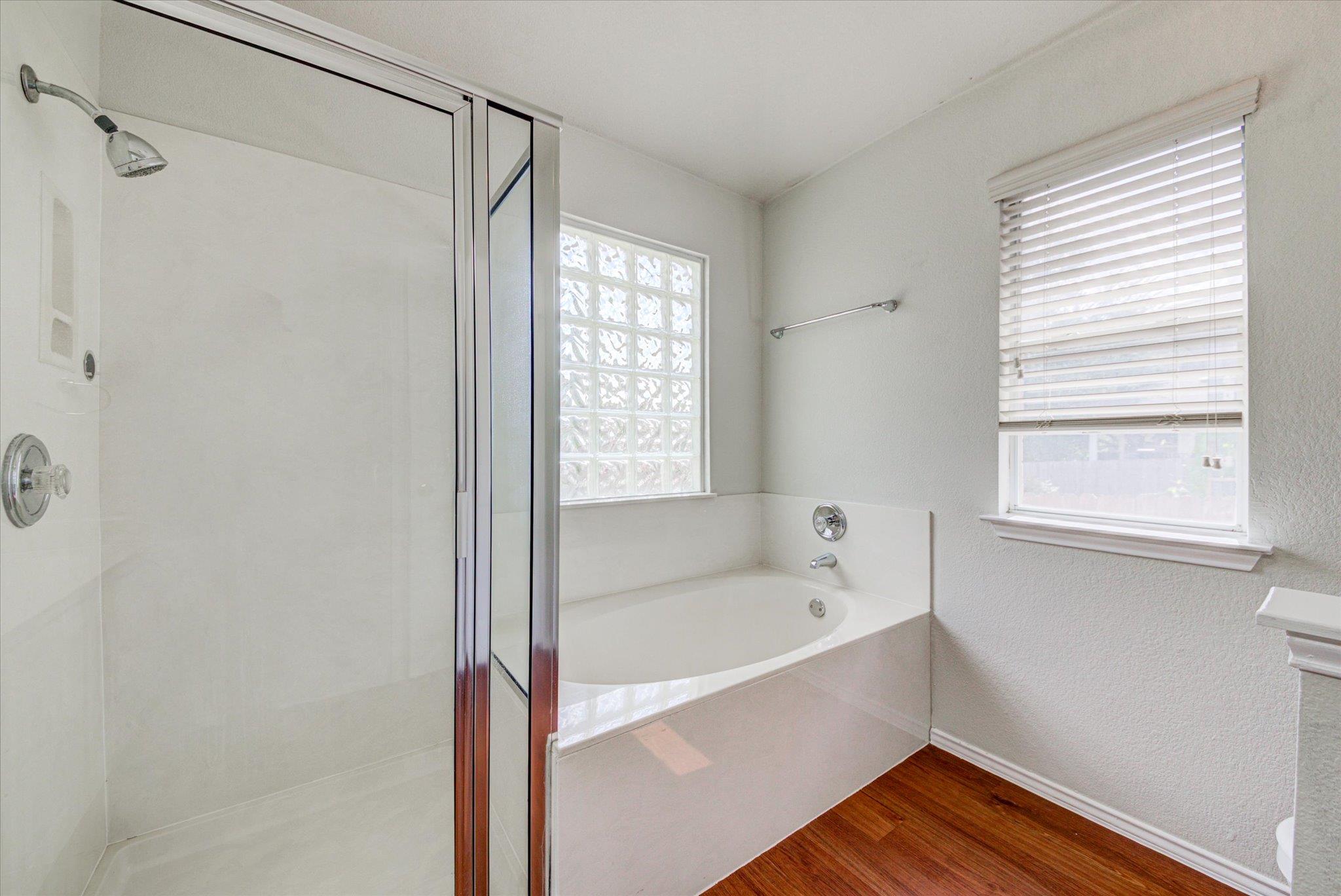 2702 Greenlee Dr, Leander, TX 78641