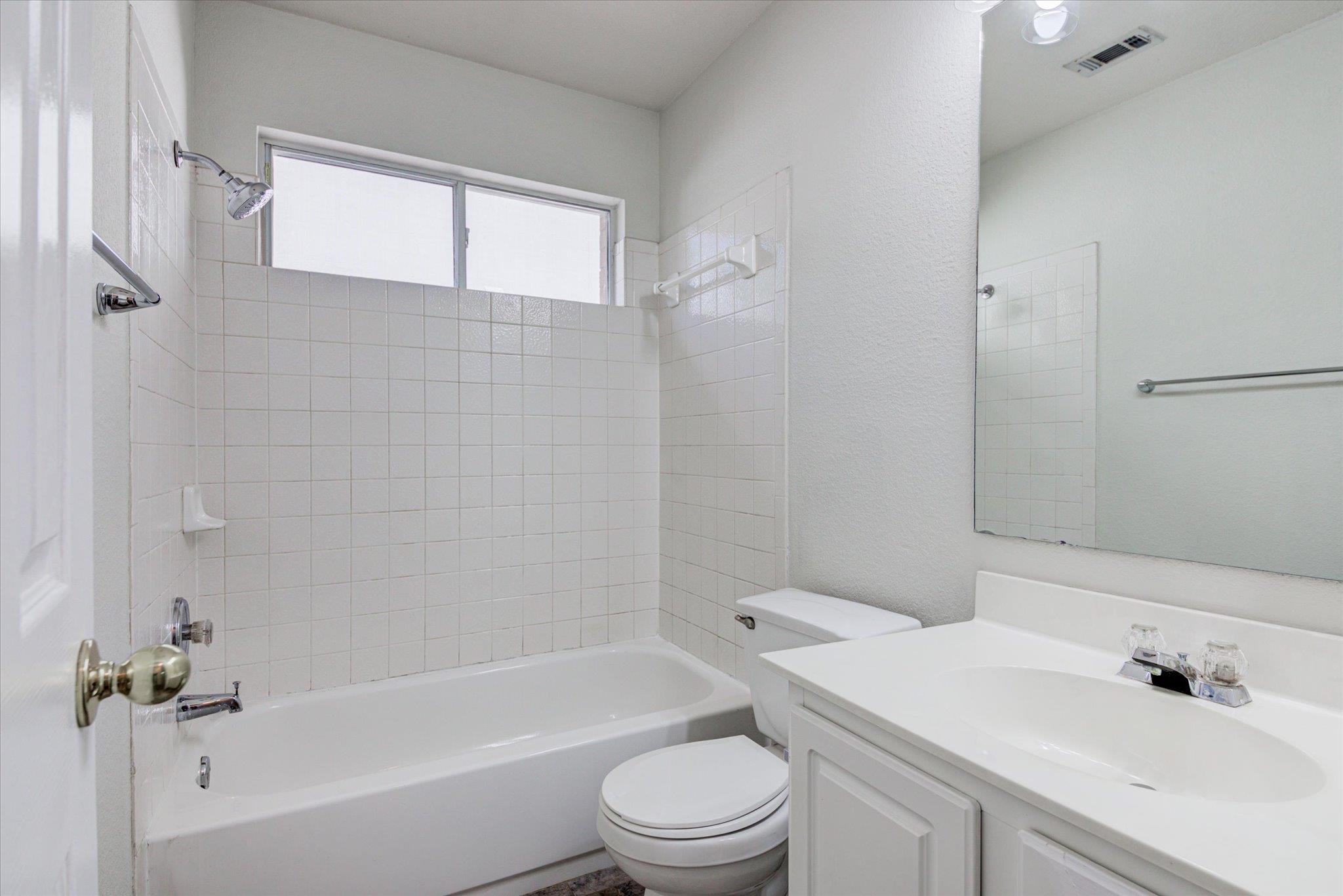 2702 Greenlee Dr, Leander, TX 78641