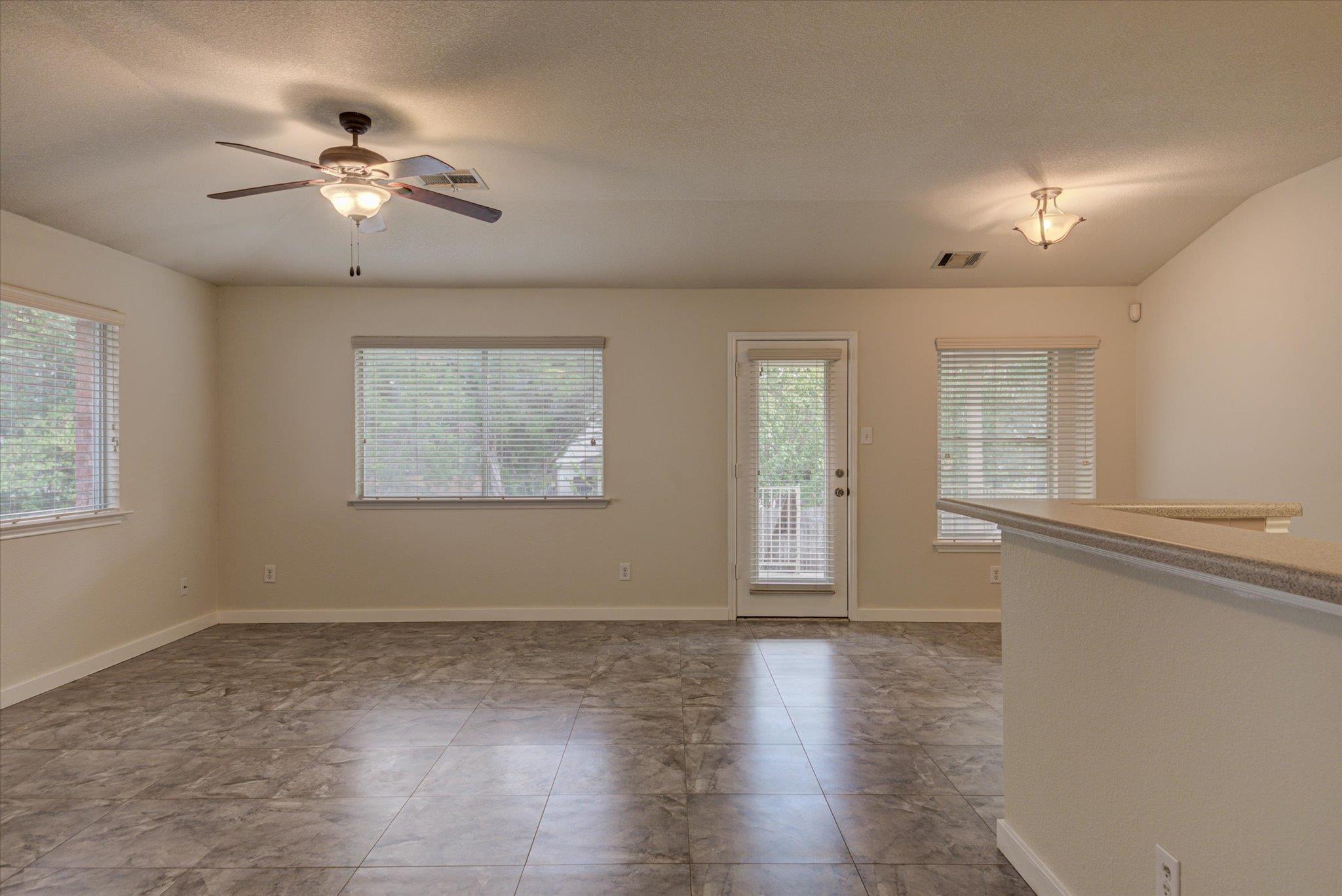 2702 Greenlee Dr, Leander, TX 78641