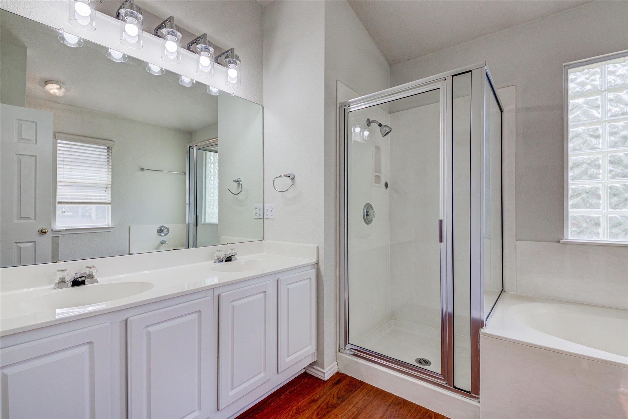 2702 Greenlee Dr, Leander, TX 78641