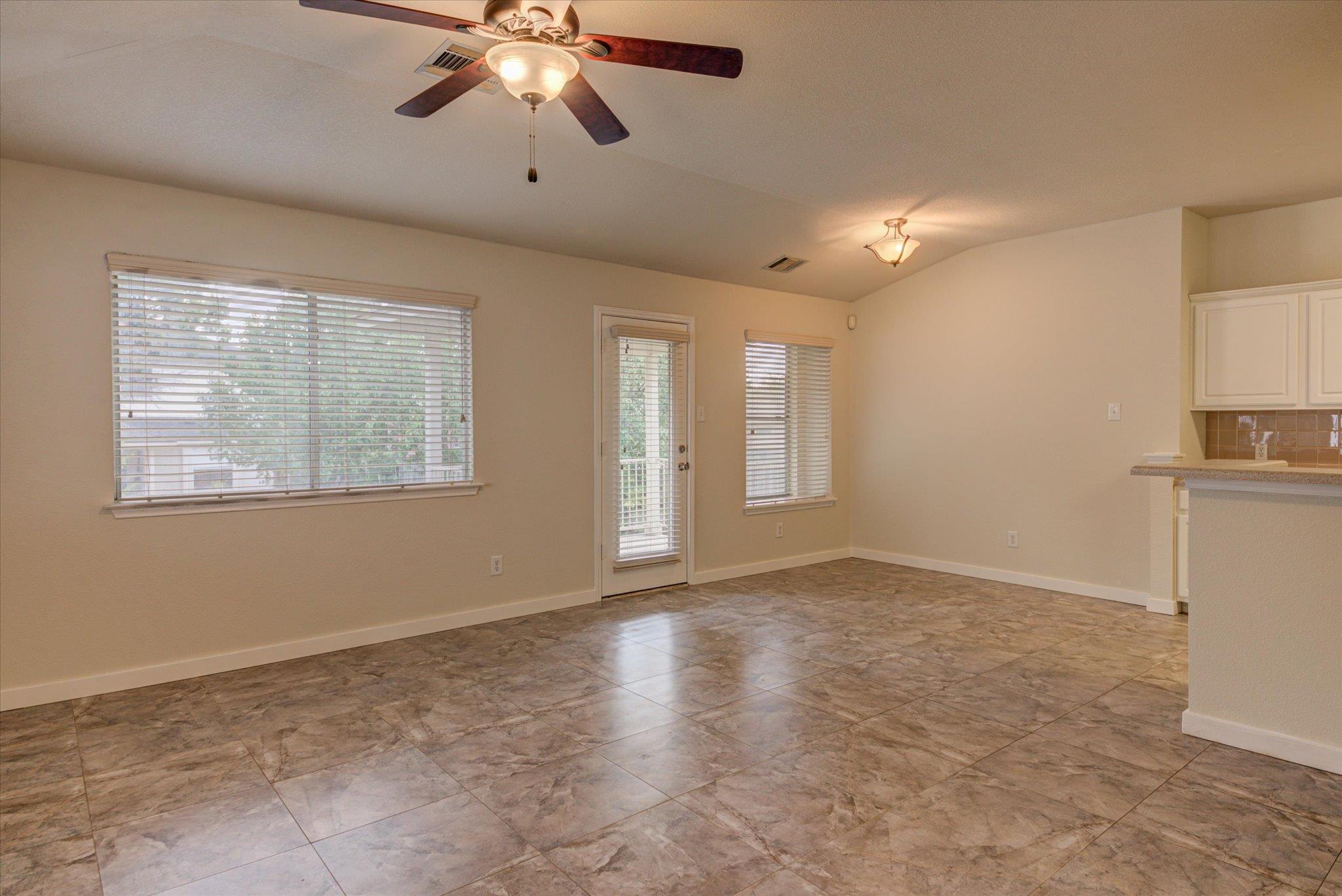 2702 Greenlee Dr, Leander, TX 78641