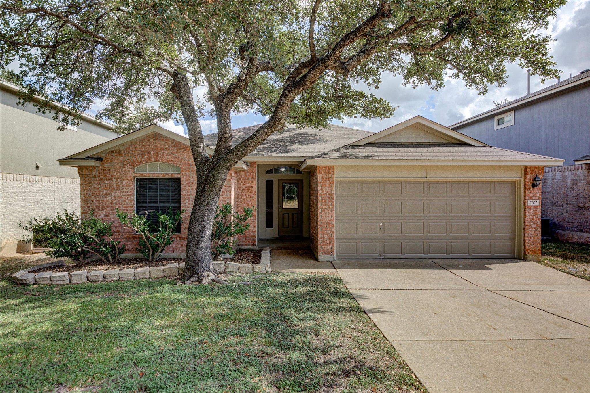 2702 Greenlee Dr, Leander, TX 78641