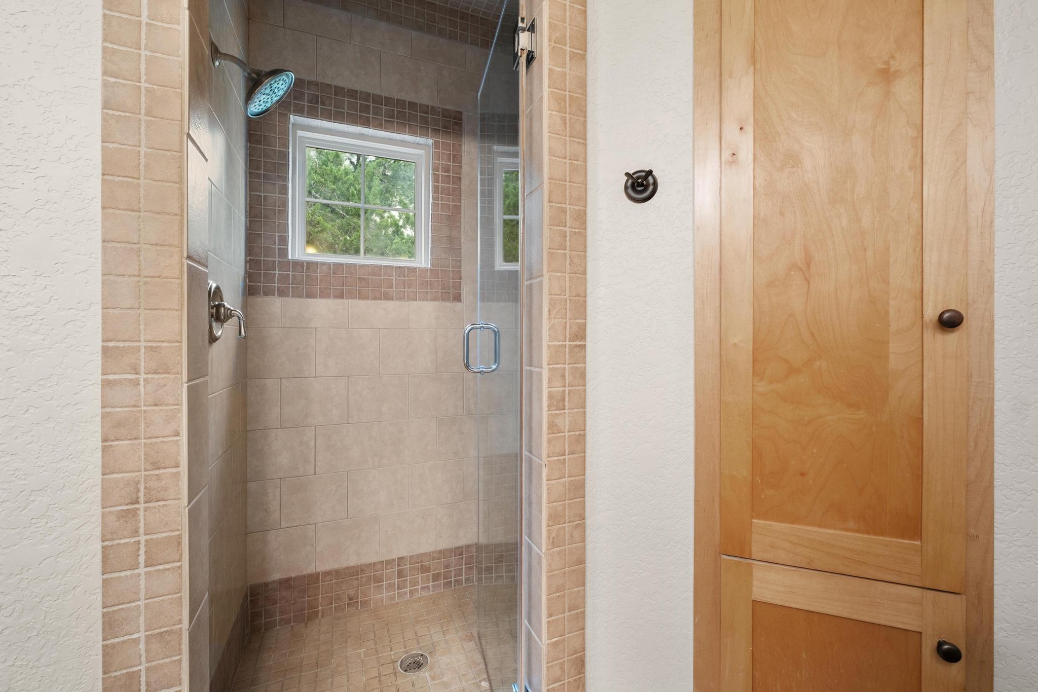 409 Hazeltine Dr, Lakeway, TX 78734