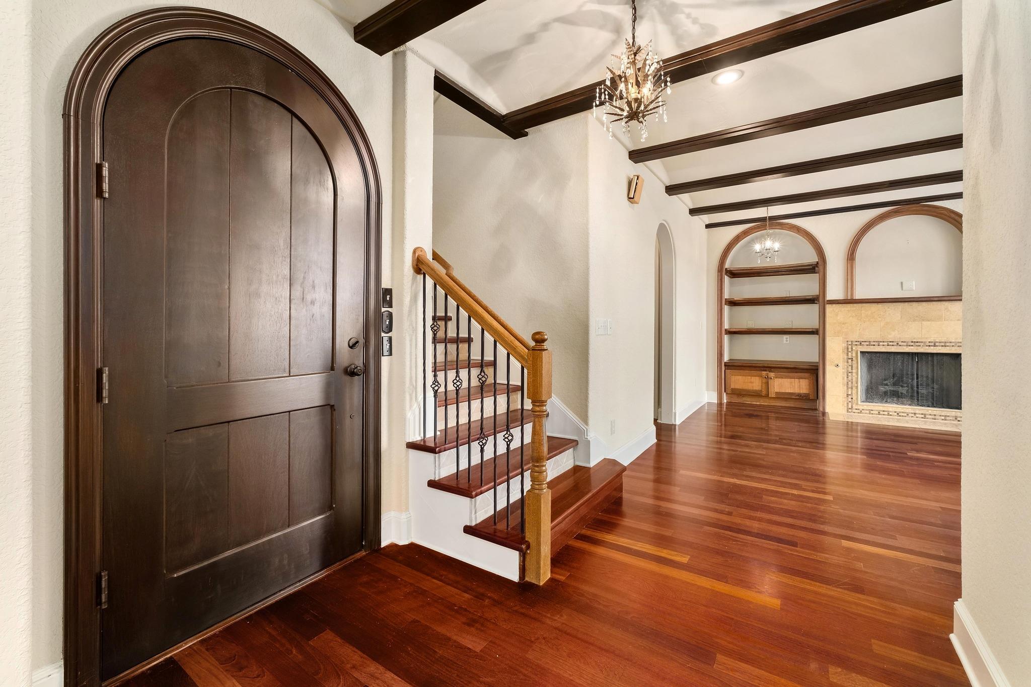 409 Hazeltine Dr, Lakeway, TX 78734