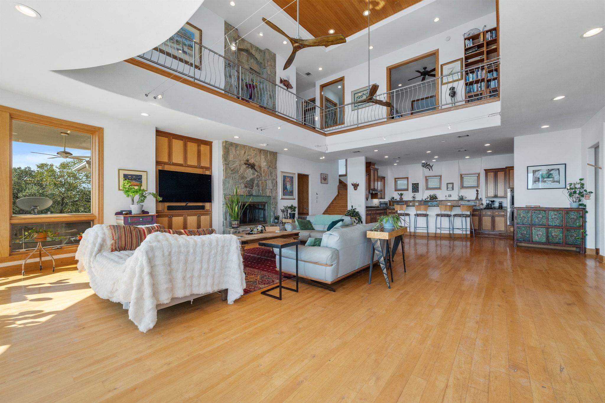 19901 Moon Dance Ln, Spicewood, TX 78669