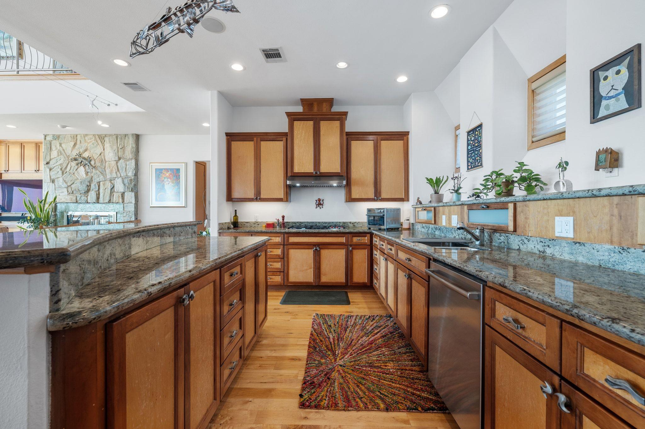 19901 Moon Dance Ln, Spicewood, TX 78669