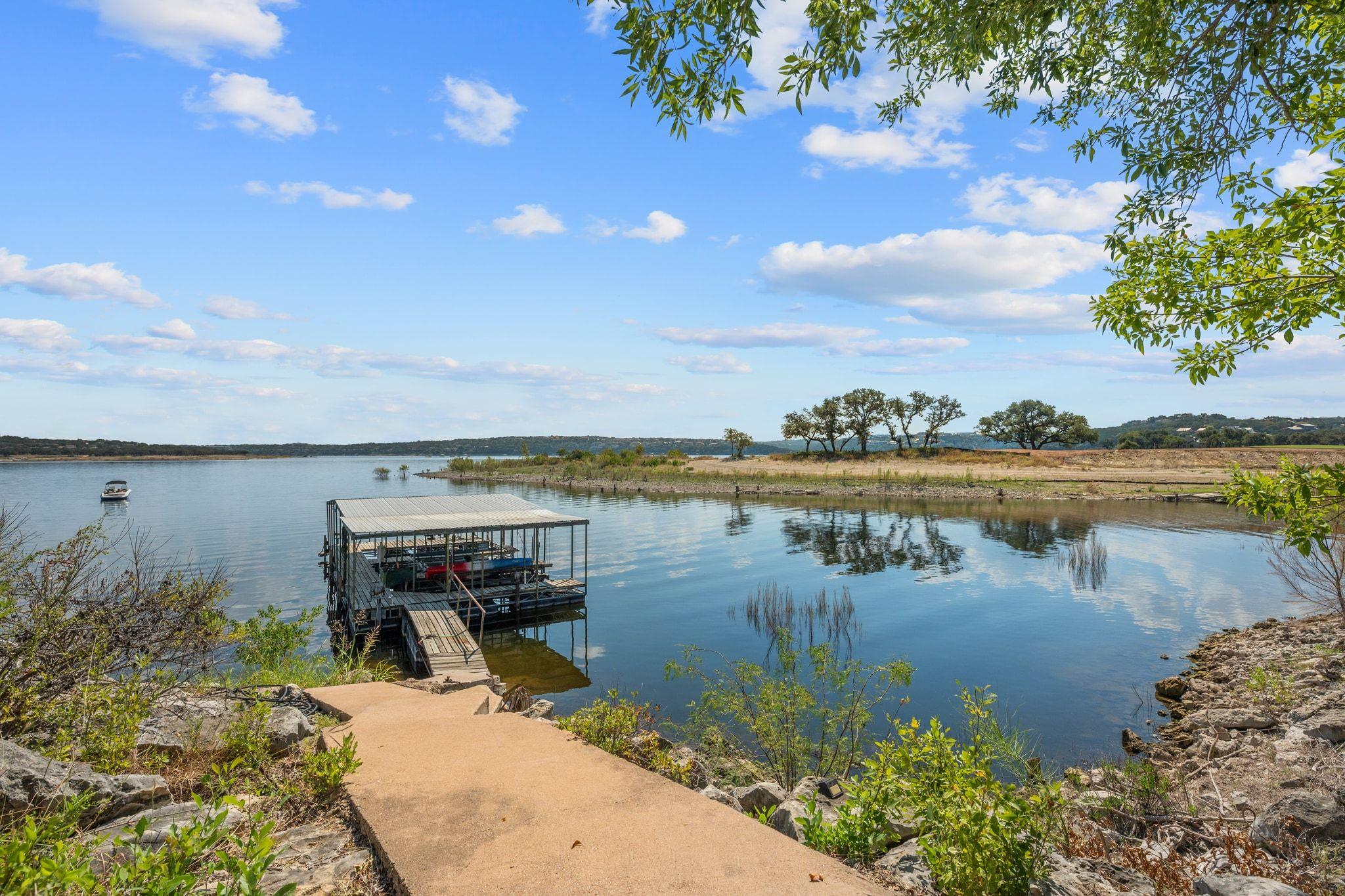 19901 Moon Dance Ln, Spicewood, TX 78669