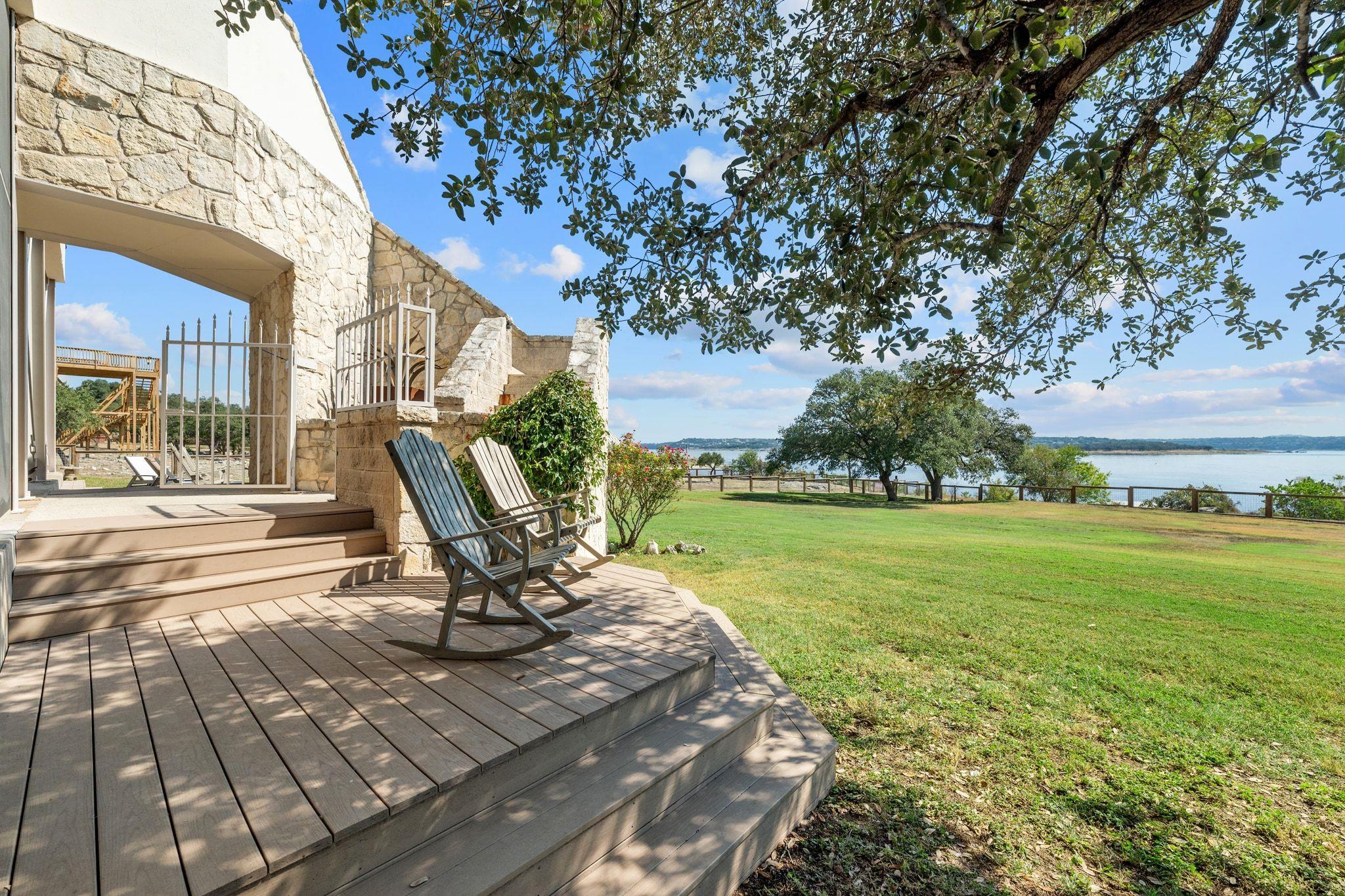 19901 Moon Dance Ln, Spicewood, TX 78669