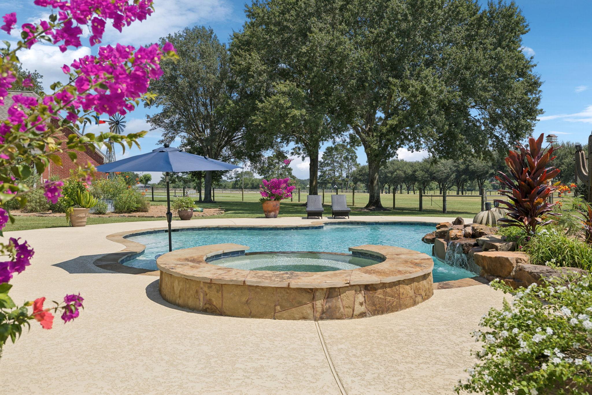 31229 Rochen Rd, Waller, TX 77484