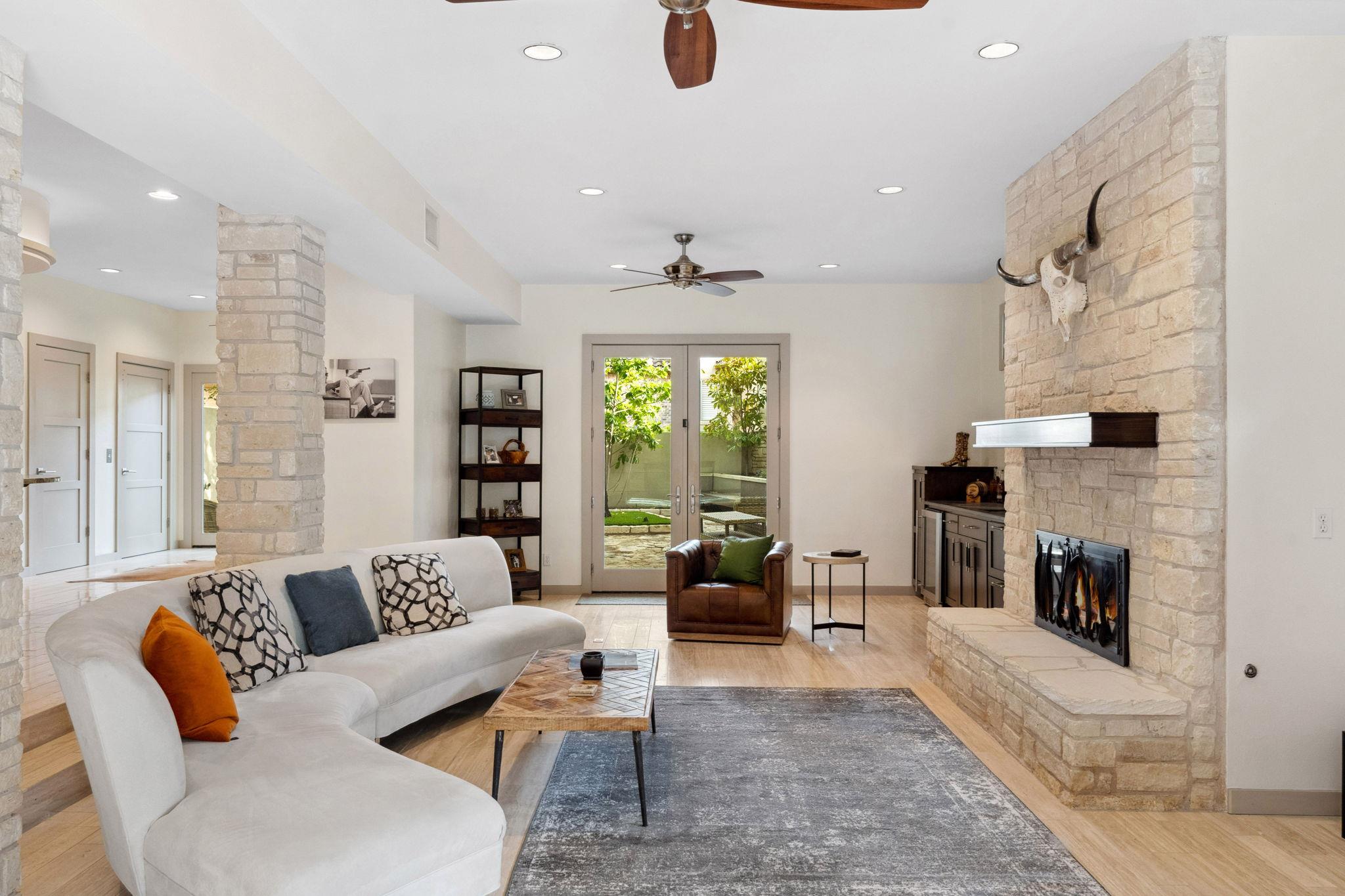 9 Swiftwater Trl, The Hills, TX 78738