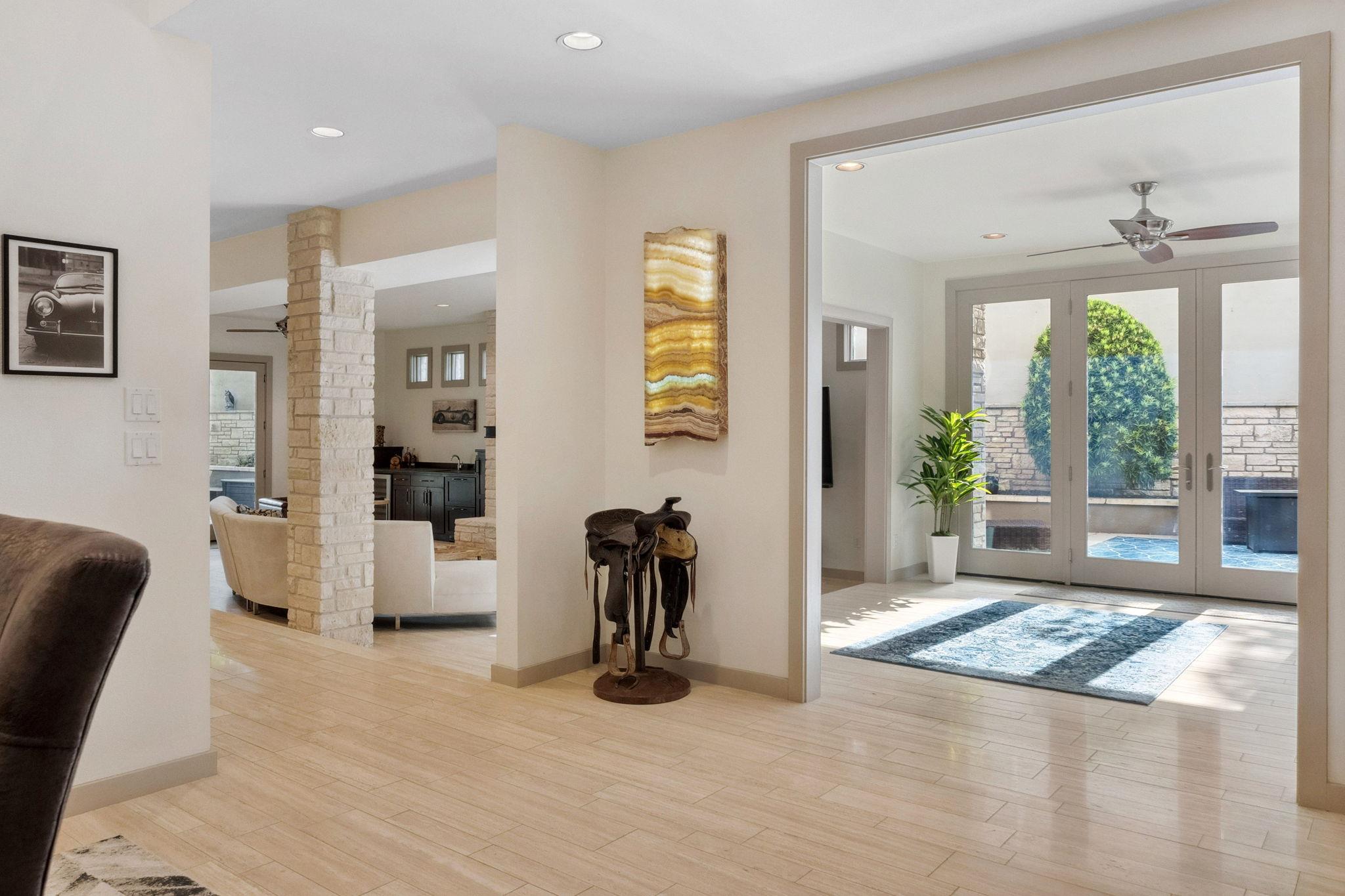 9 Swiftwater Trl, The Hills, TX 78738